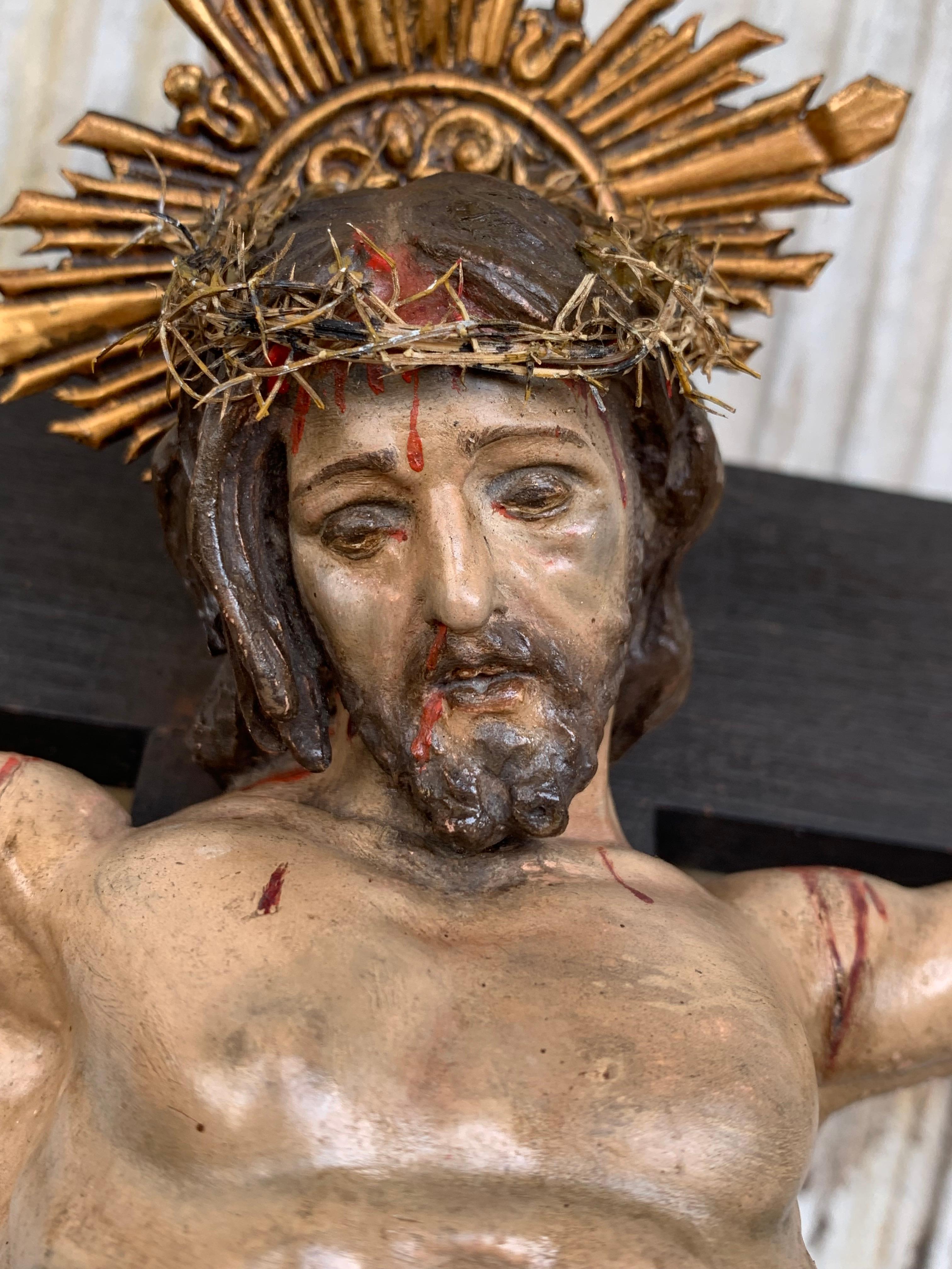 Handgeschnitztes Holzkruzifix der Art Dec mit atemberaubender Bronze Corpus of Christ im Angebot 4