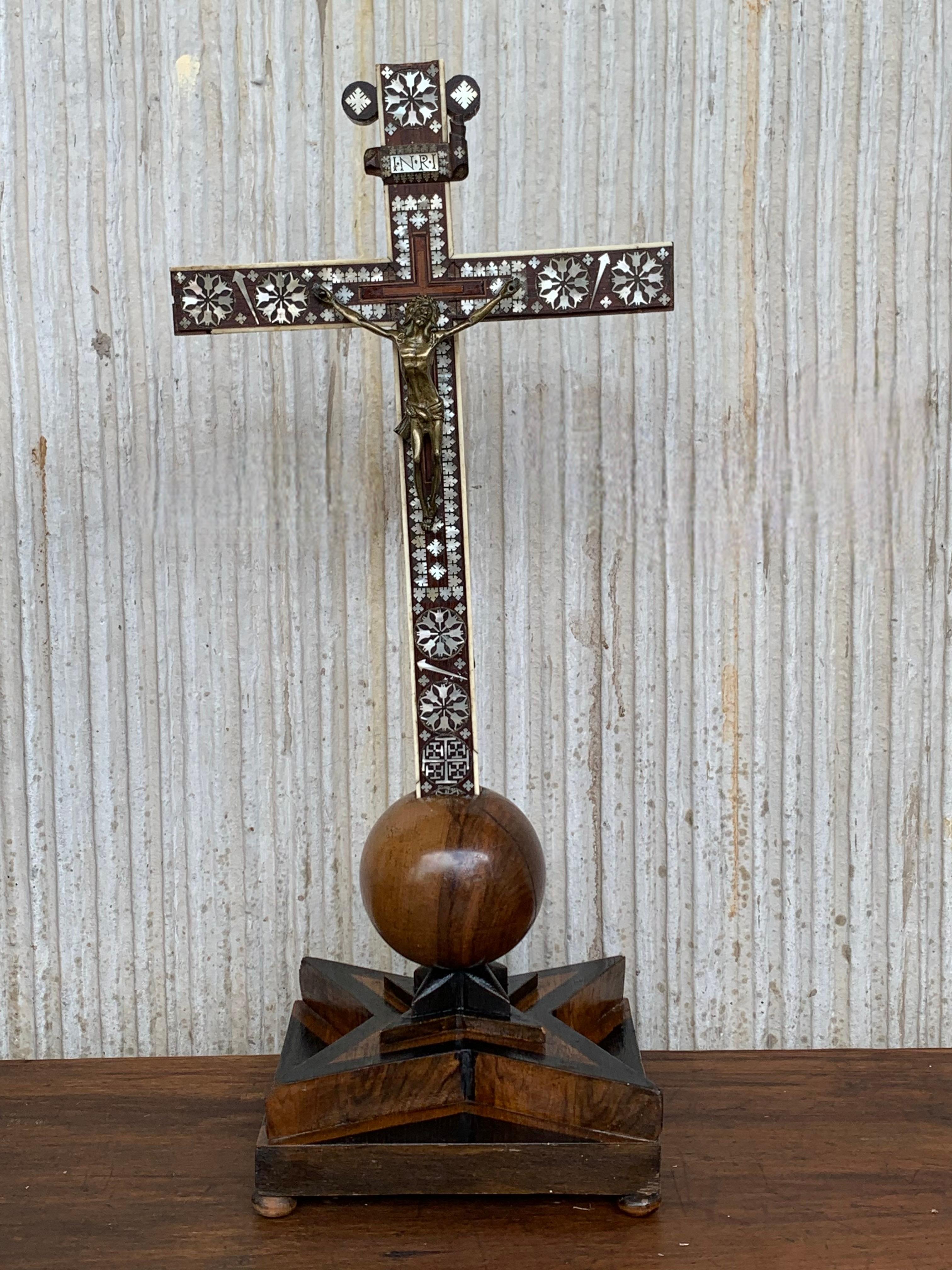 Handgeschnitztes Holzkreuzfix im Art déco-Stil mit atemberaubender Bronze Corpus of Christ im Angebot 8