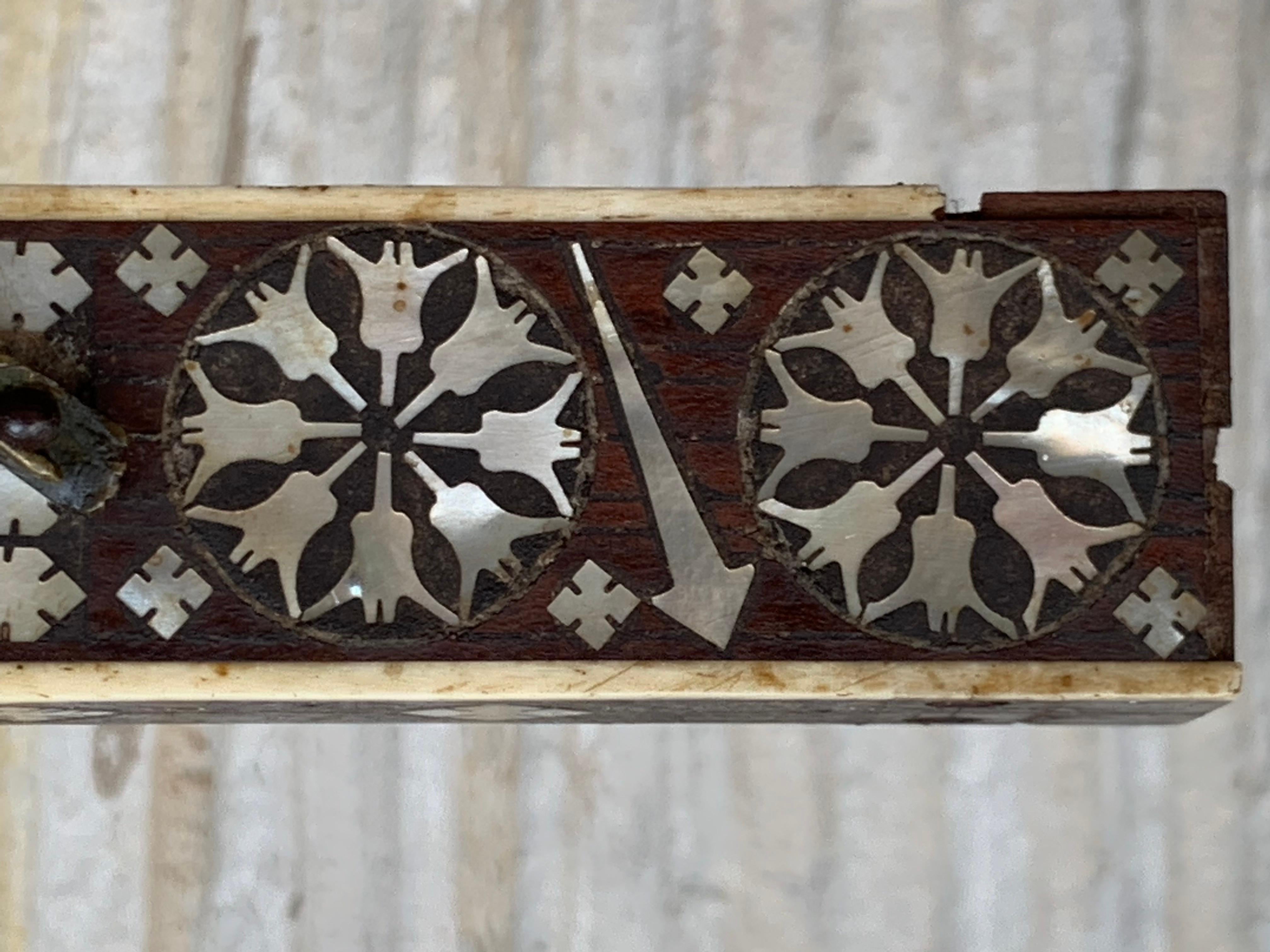 Handgeschnitztes Holzkreuzfix im Art déco-Stil mit atemberaubender Bronze Corpus of Christ im Angebot 4