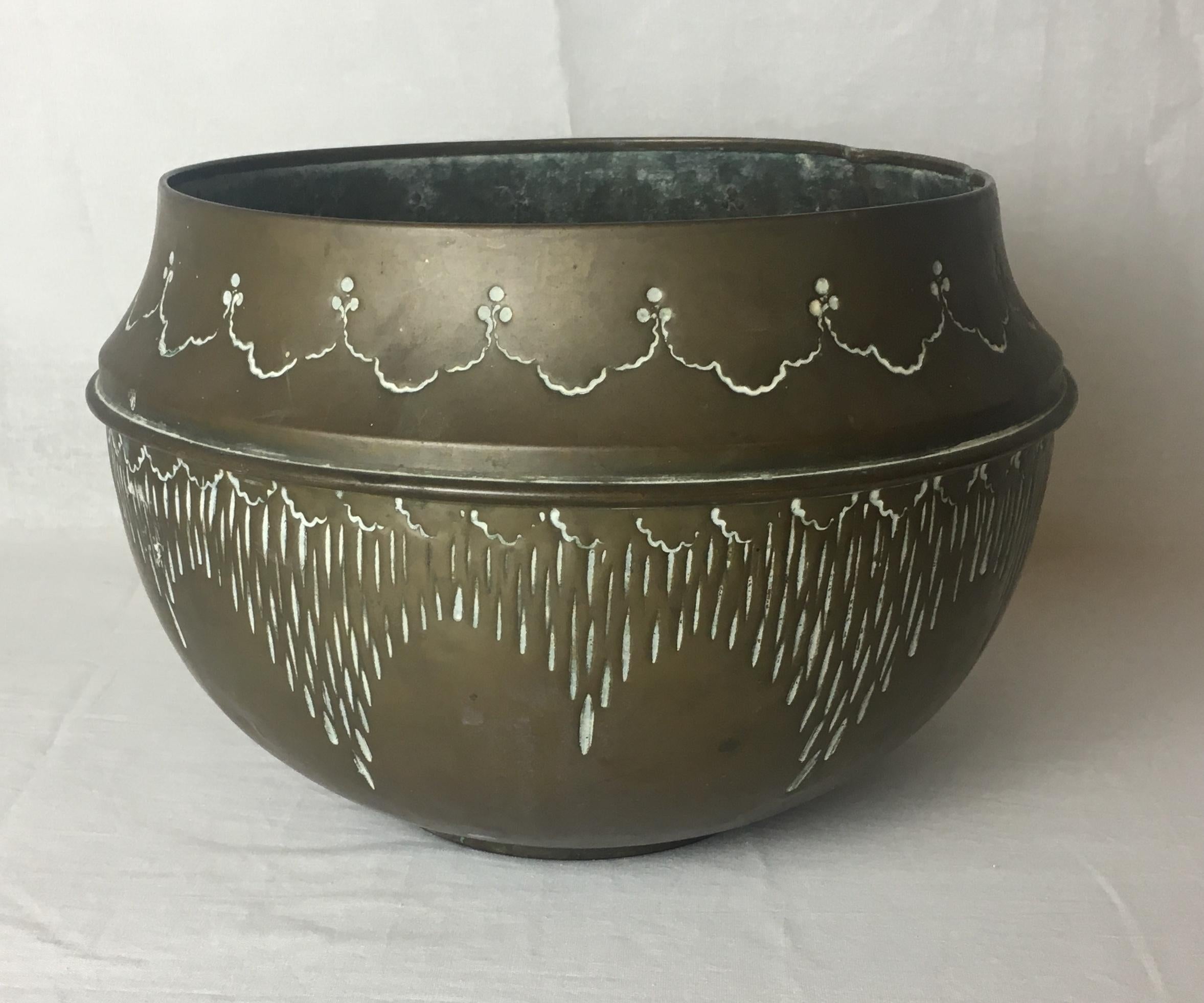 A very nice handcrafted decorative Art Deco pot. 
This pot has a beautiful patina inside and out. It is in original, organic form.

Measures 11