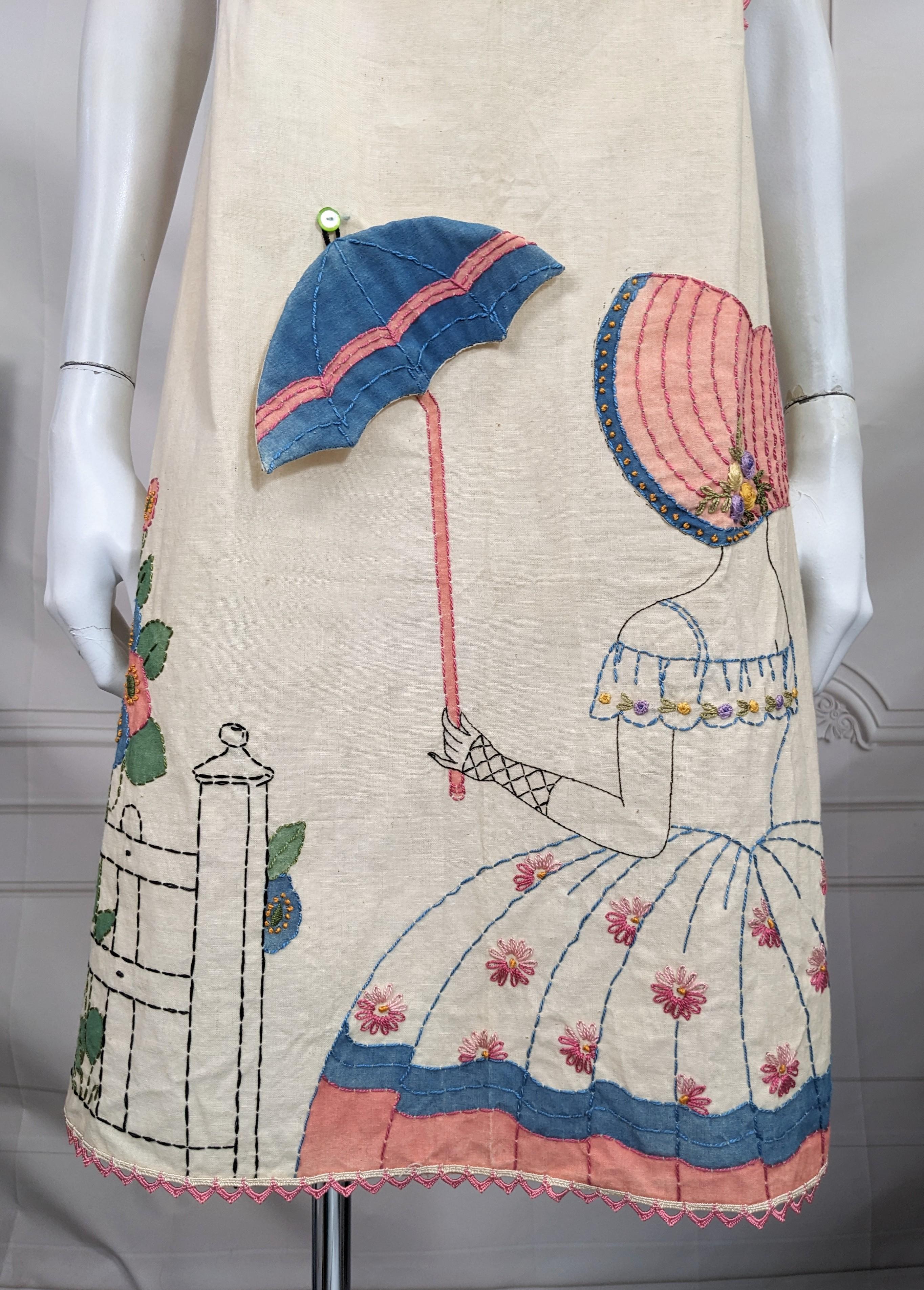 Art Deco Hand Crafted Figural Schürze (Beige) im Angebot