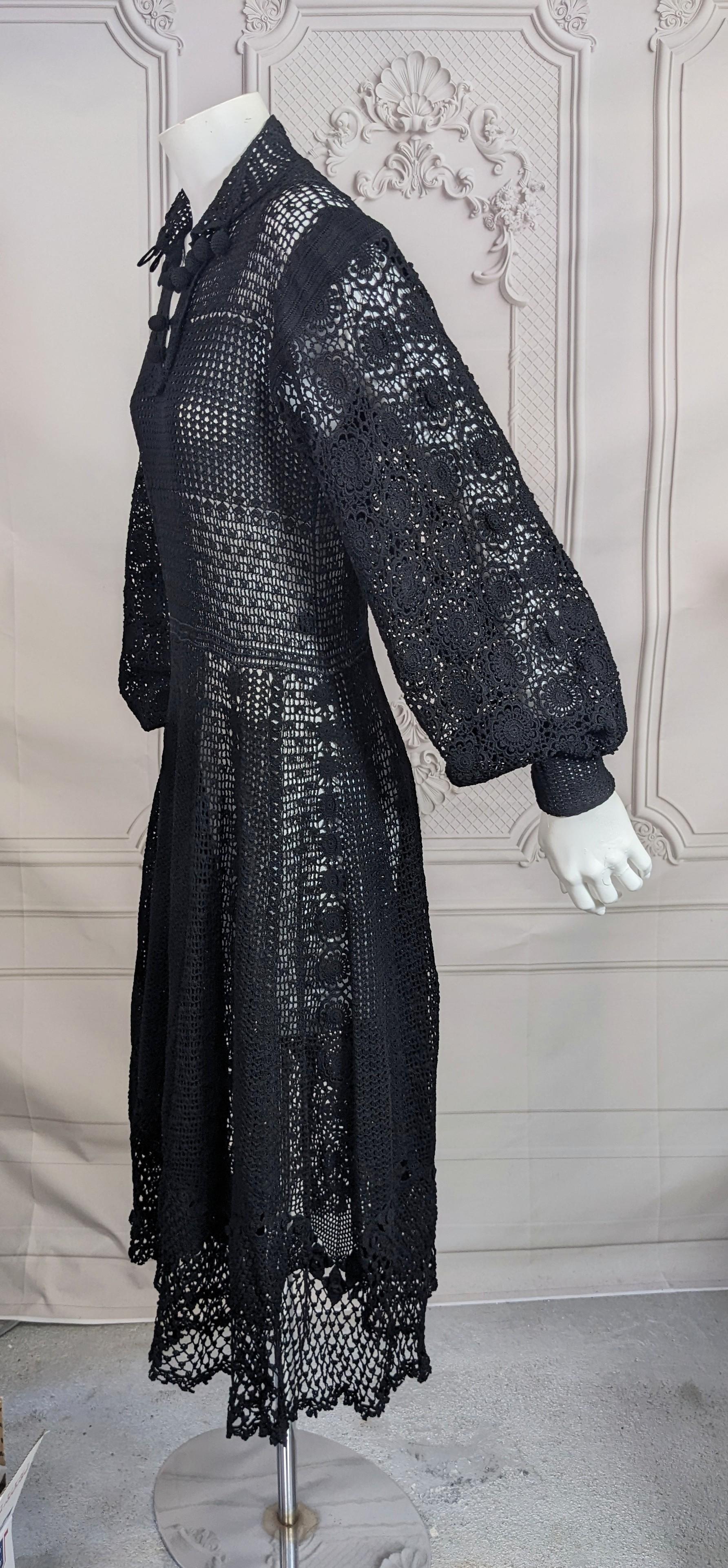 Robe en crochet Art déco en vente 1
