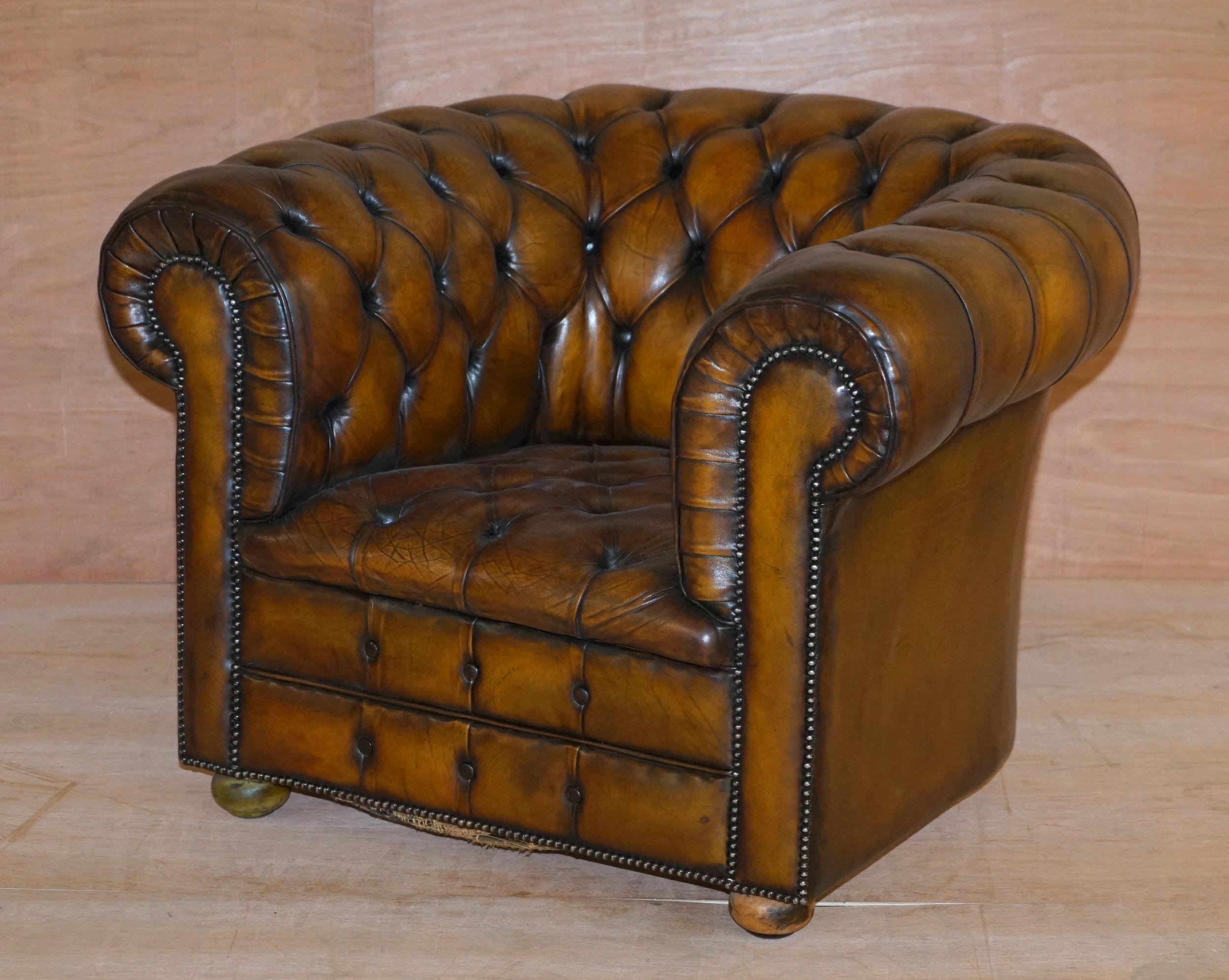 English Art Deco Hand Dyed Brown Leather Fully Buttoned Chesterfield Club Armchair For Sale