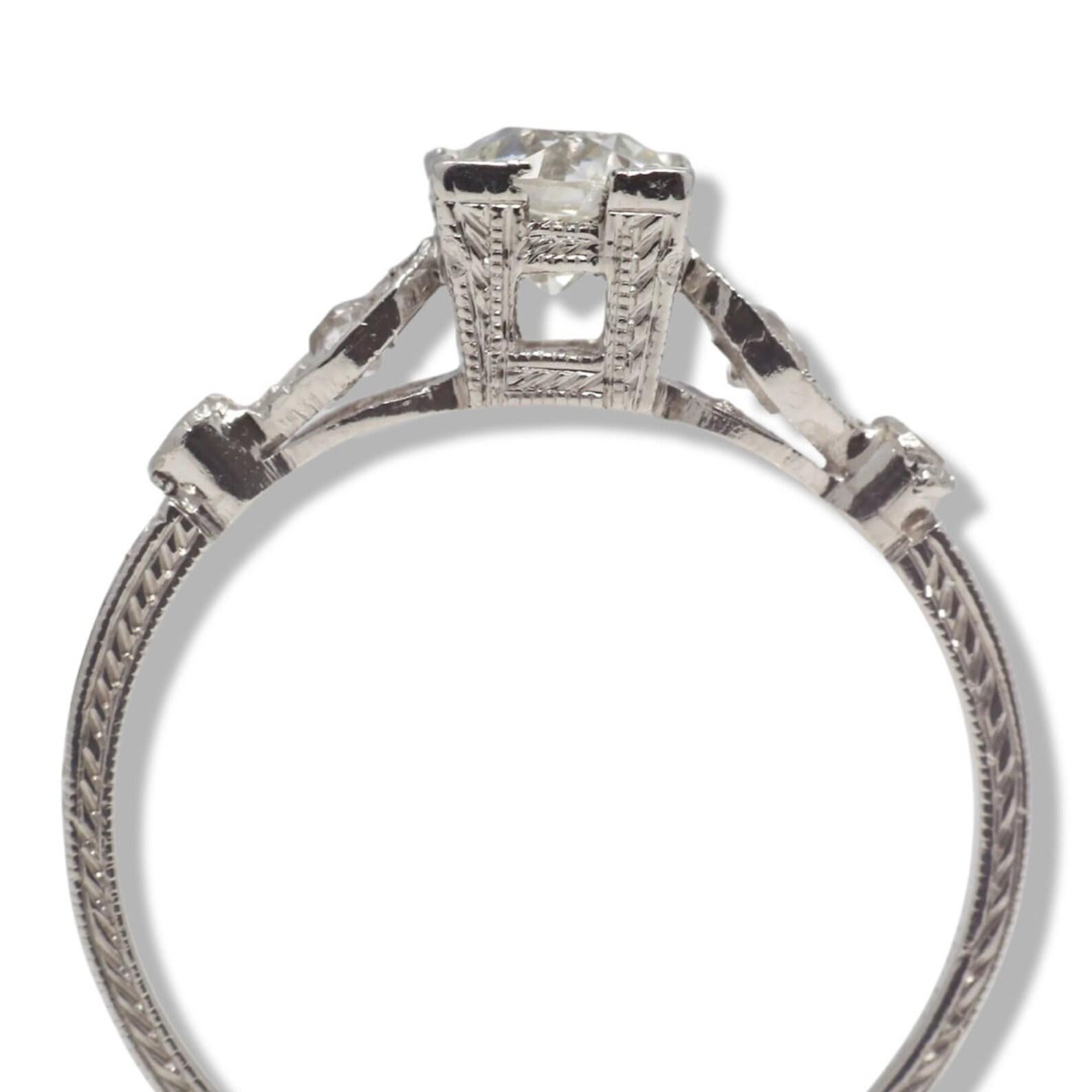 Art Deco Hand Engraved Diamond Engagement Ring in Platinum For Sale 1