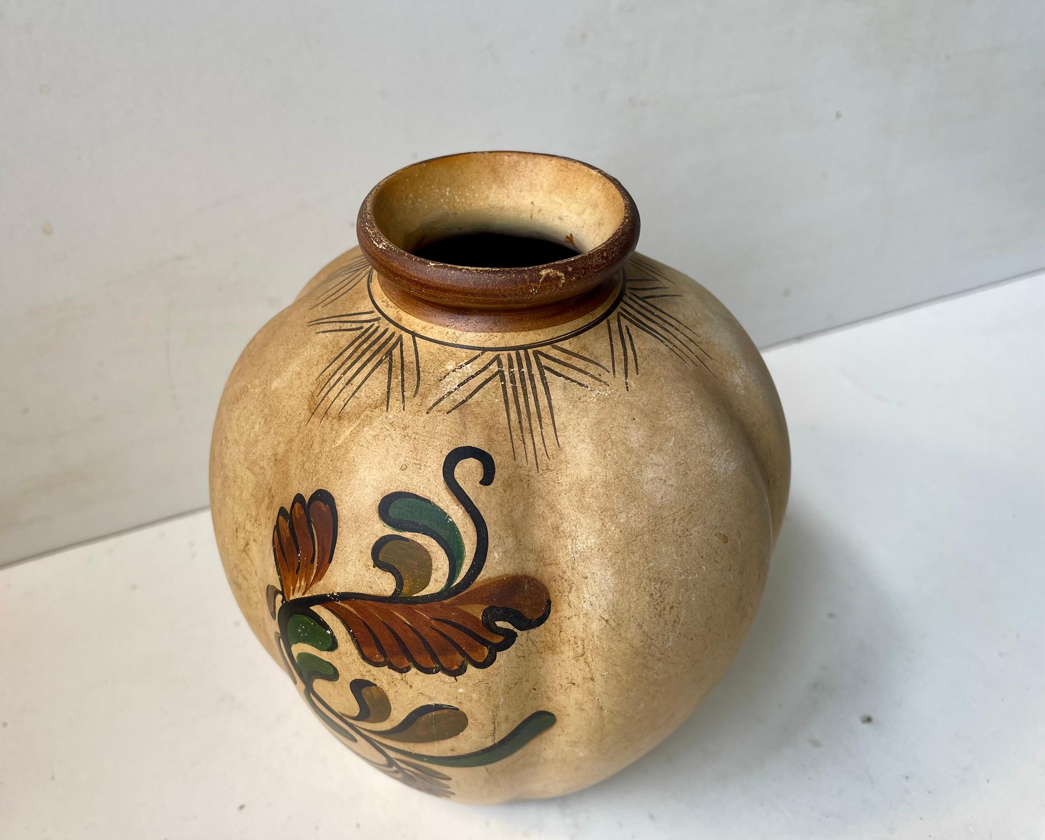Vaso a zucca in terracotta dipinto a mano Art Déco di Knabstrup Denmark In condizioni buone in vendita a Esbjerg, DK
