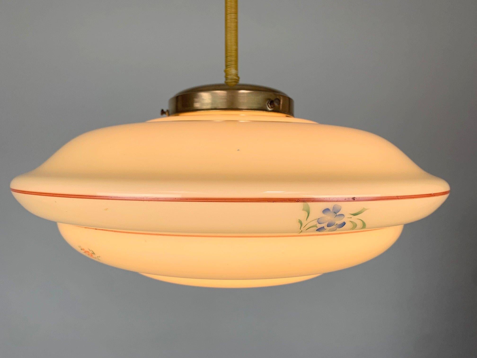 Lampe à suspension Art déco peinte à la main, années 1930 Bon état - En vente à Praha, CZ