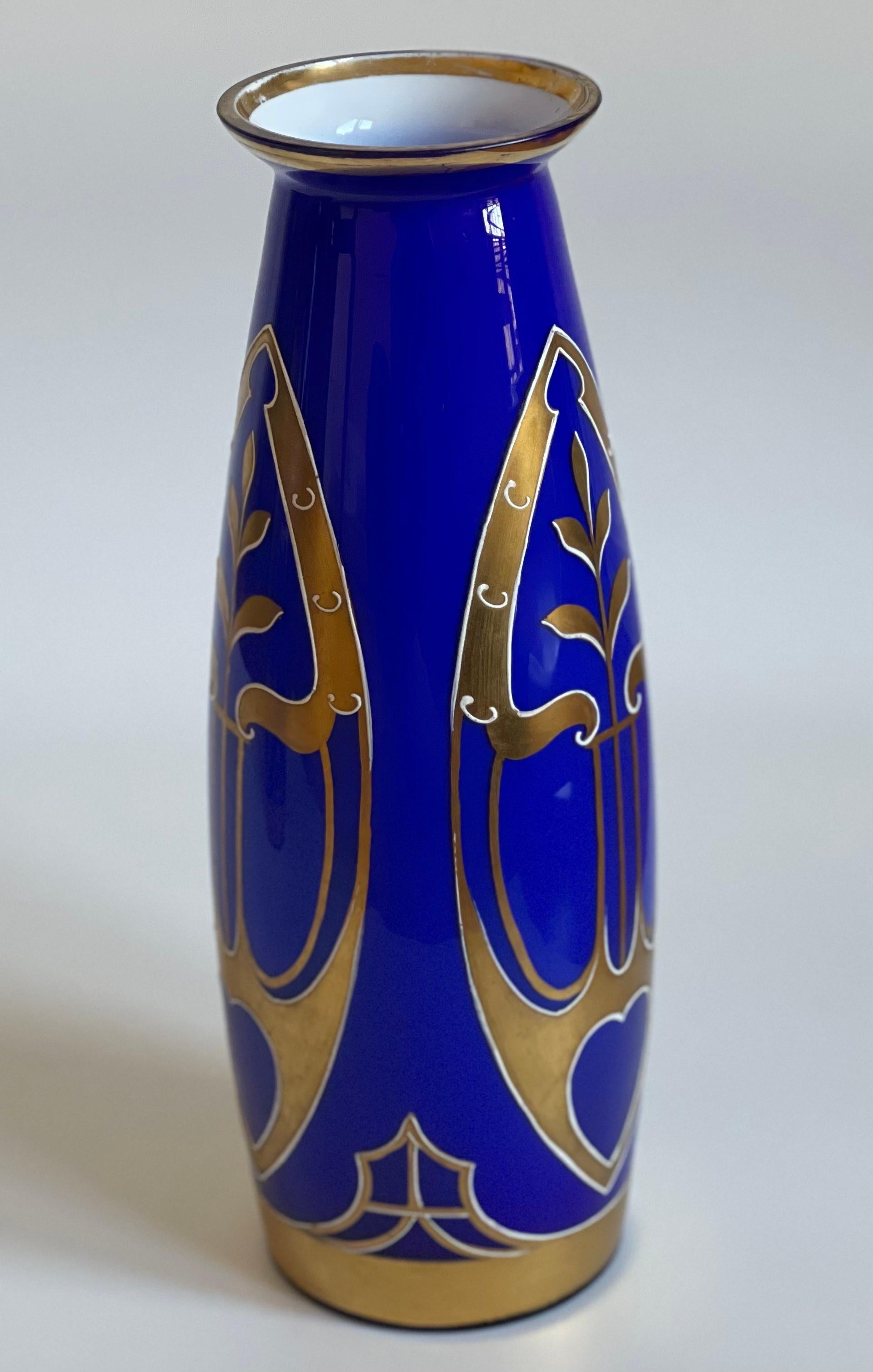 Or Vases en verre peints à la main Art Déco, années 1930, lot de 2 en vente