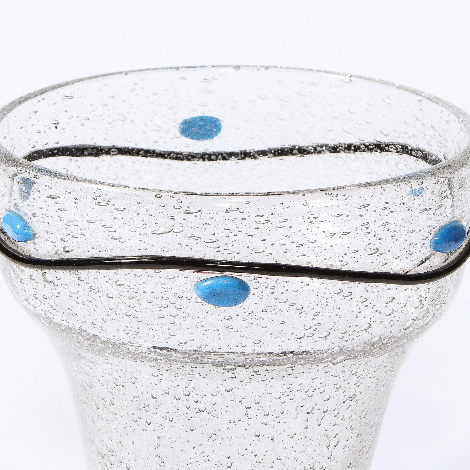 Handgeblasene Art-Déco-Vase mit blauen, eiförmigen und schwarzen, geschwungenen Details, signiert Daum (Französisch) im Angebot