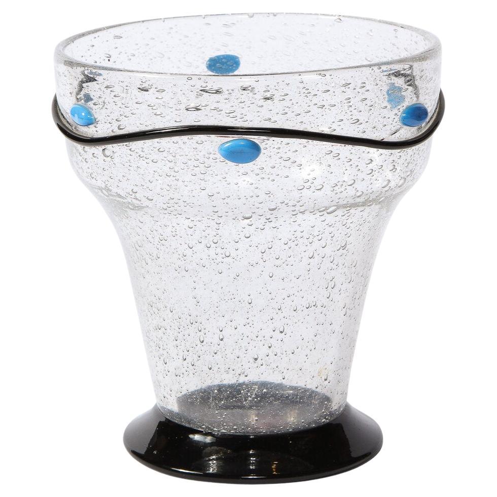 Handgeblasene Art-Déco-Vase mit blauen, eiförmigen und schwarzen, geschwungenen Details, signiert Daum