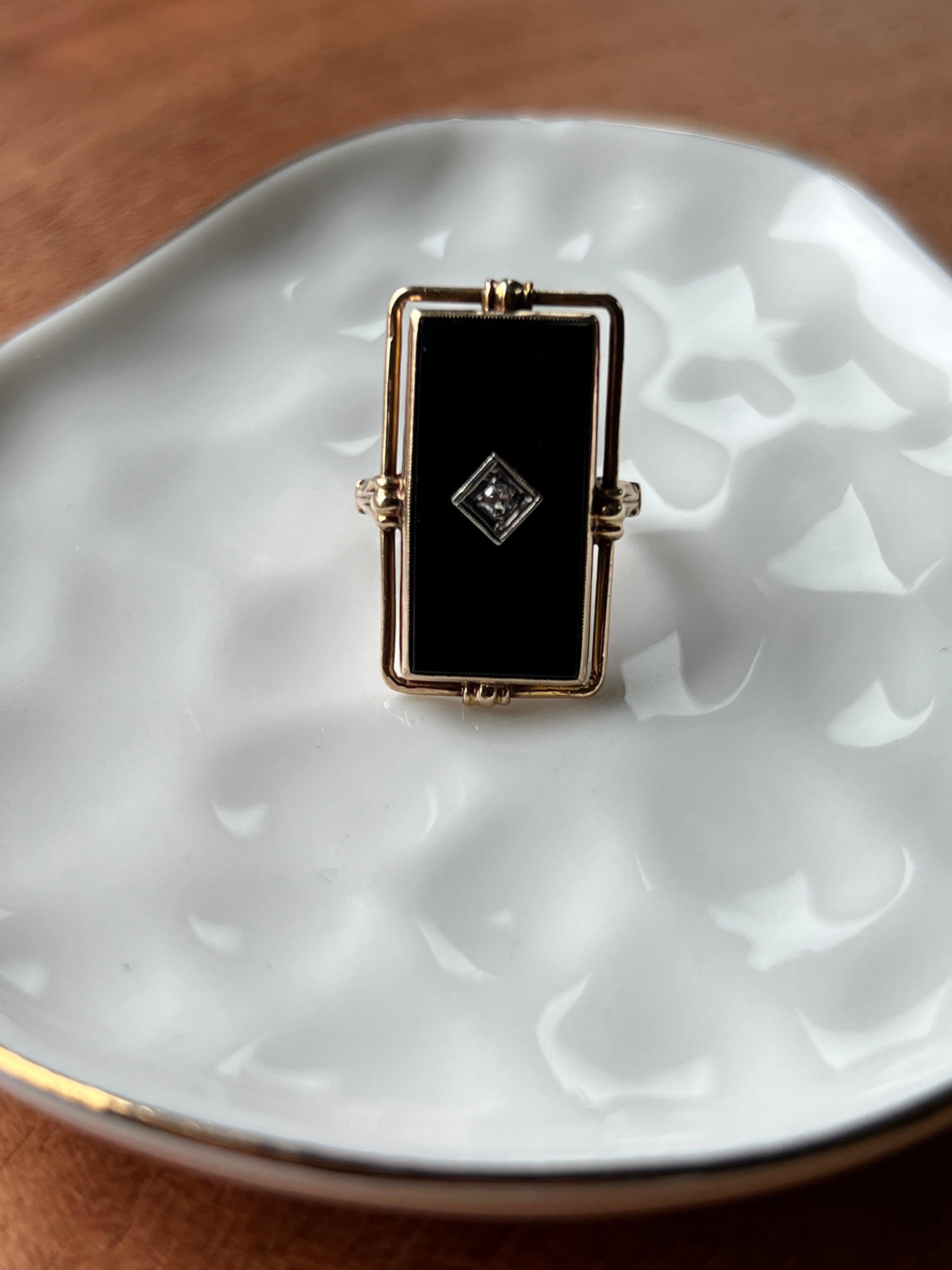 Round Cut Art Deco Handmade Onyx and Diamond 10k Yellow and White Gold Cocktail Ring 1930s For Sale