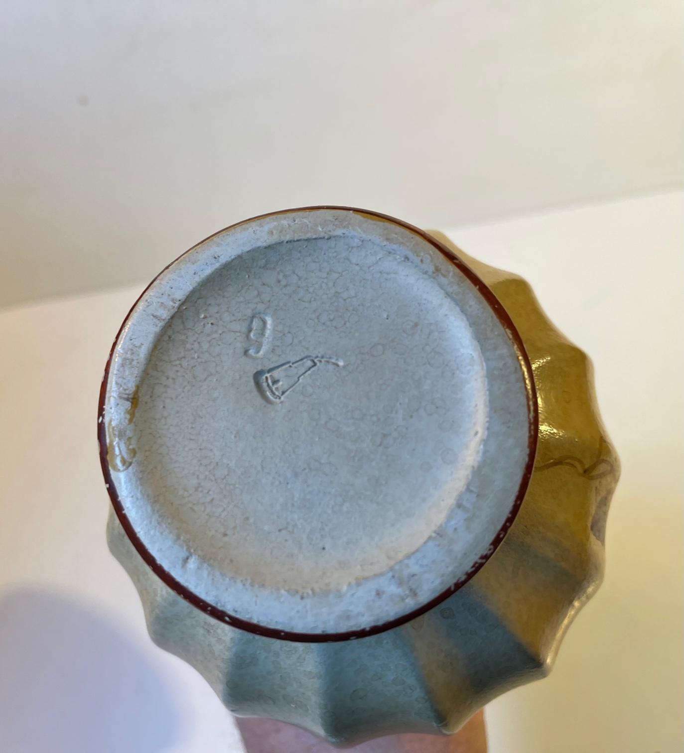 Smaltato Vaso in terracotta stampato a mano Art Déco di Knabstrup, anni '30 in vendita