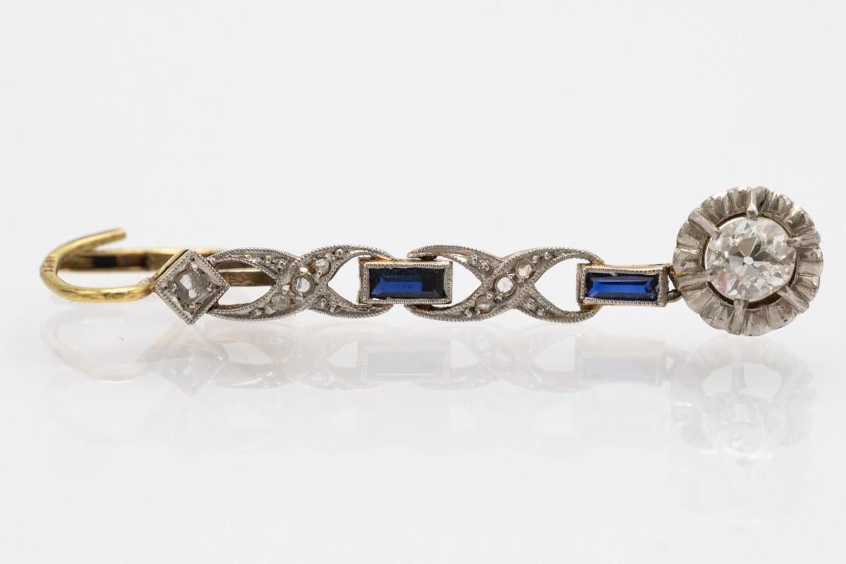 Art Déco Orecchini pendenti in oro Art Deco con diamanti e zaffiri in vendita