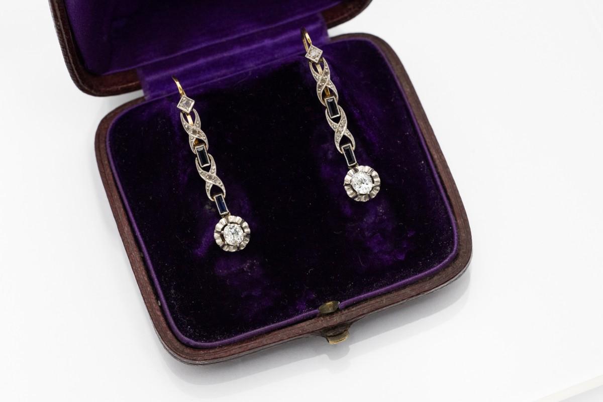 Orecchini pendenti in oro Art Deco con diamanti e zaffiri In condizioni buone in vendita a Chorzów, PL
