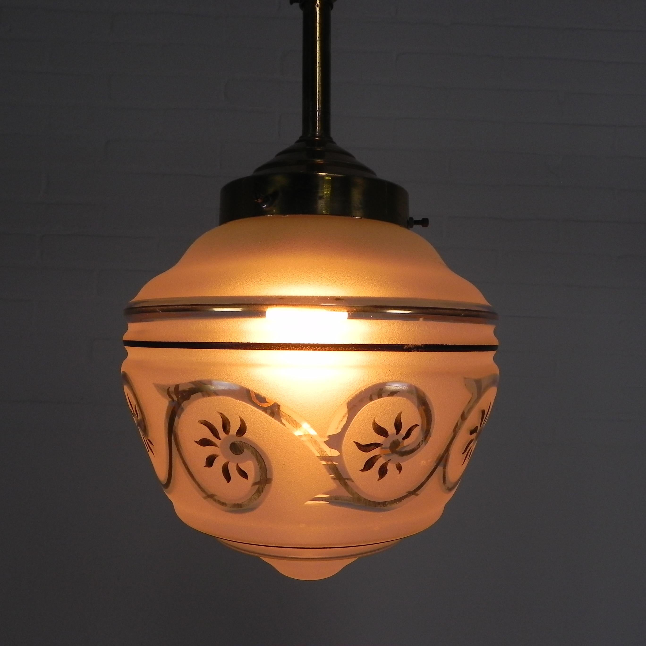 Lampe suspendue Art déco avec abat-jour en verre, années 1930 en vente 4