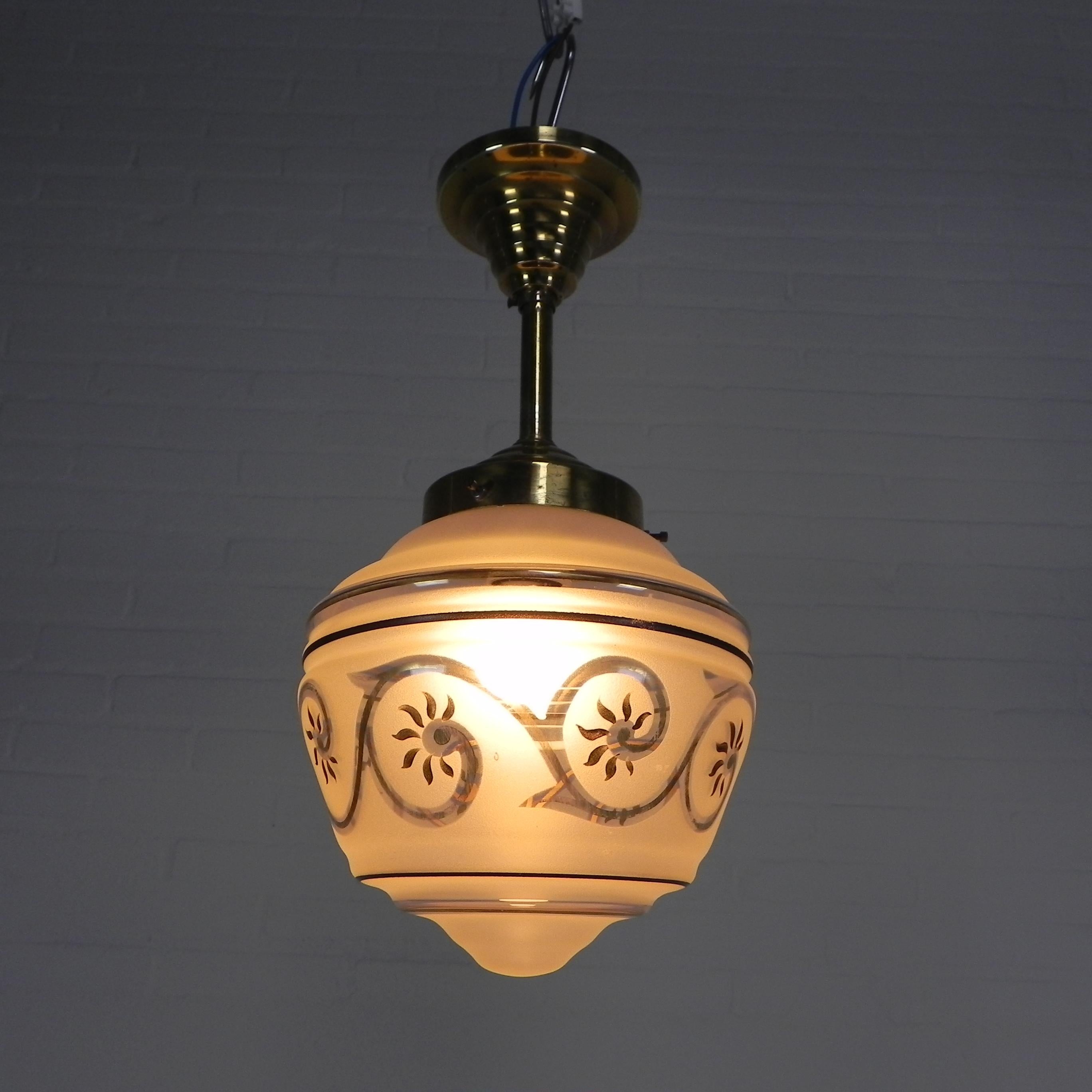 Lampe suspendue Art déco avec abat-jour en verre, années 1930 en vente 5