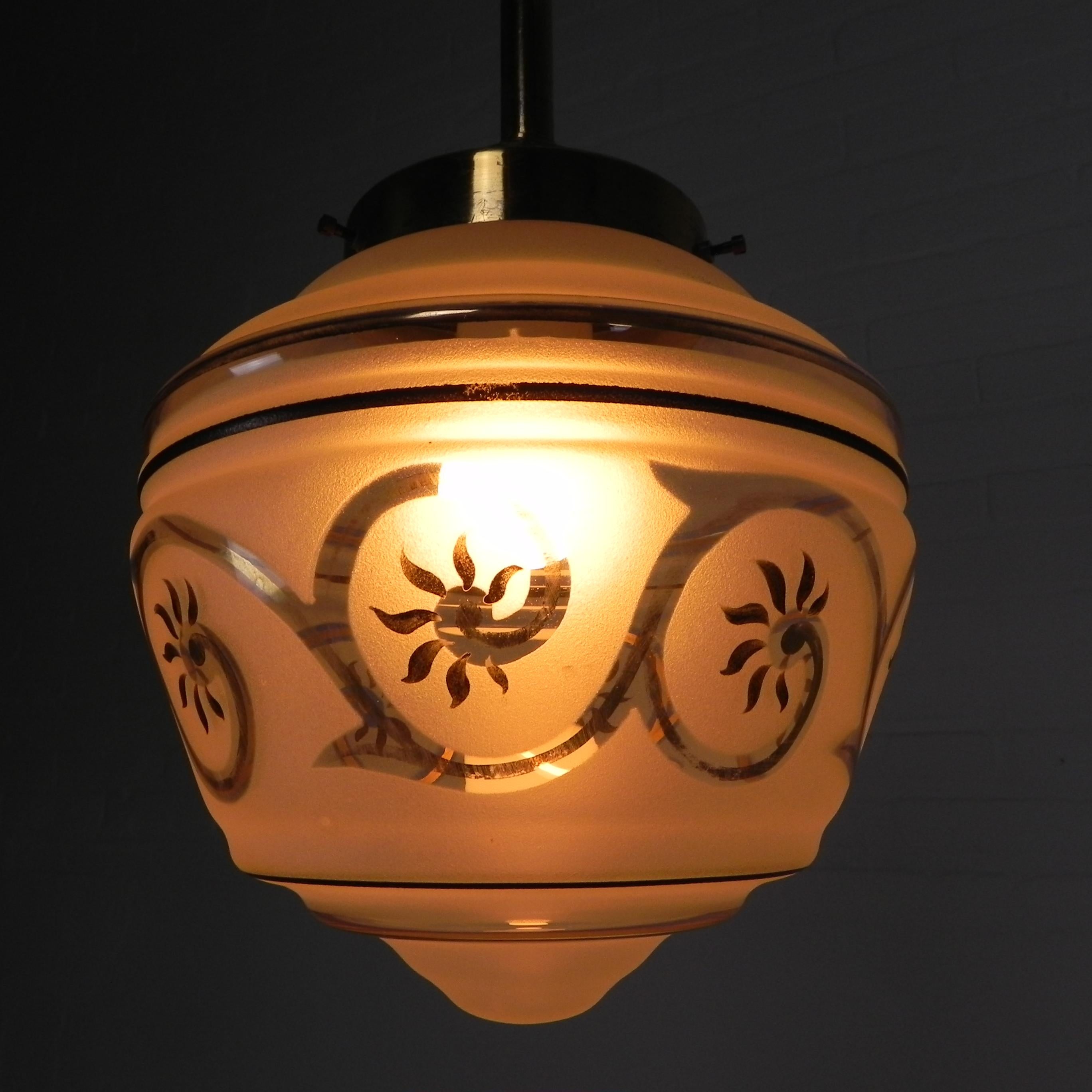Lampe suspendue Art déco avec abat-jour en verre, années 1930 en vente 7