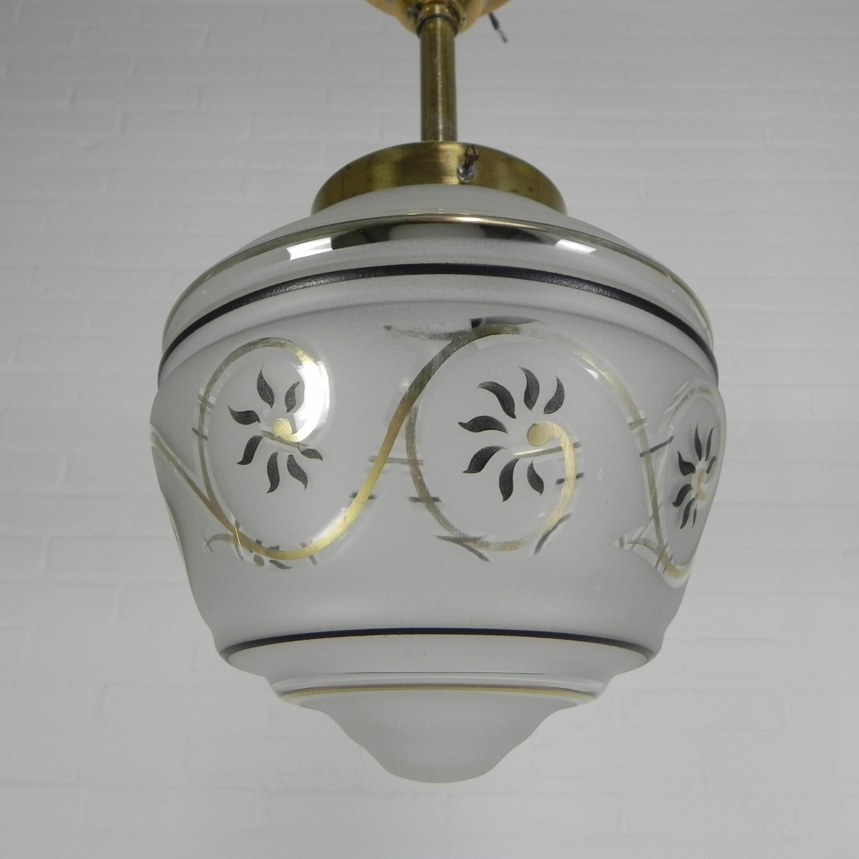 Milieu du XXe siècle Lampe suspendue Art déco avec abat-jour en verre, années 1930 en vente