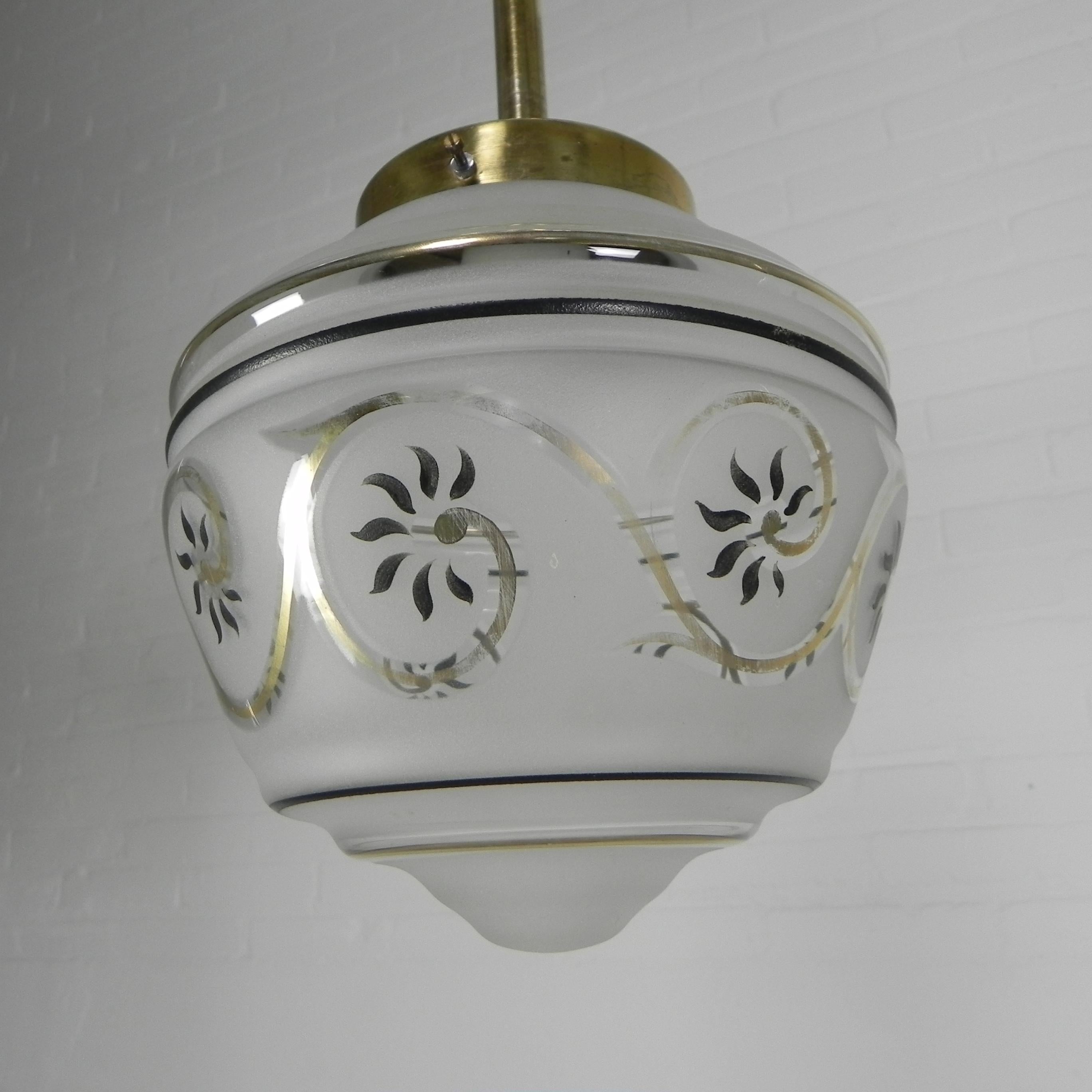 Laiton Lampe suspendue Art déco avec abat-jour en verre, années 1930 en vente
