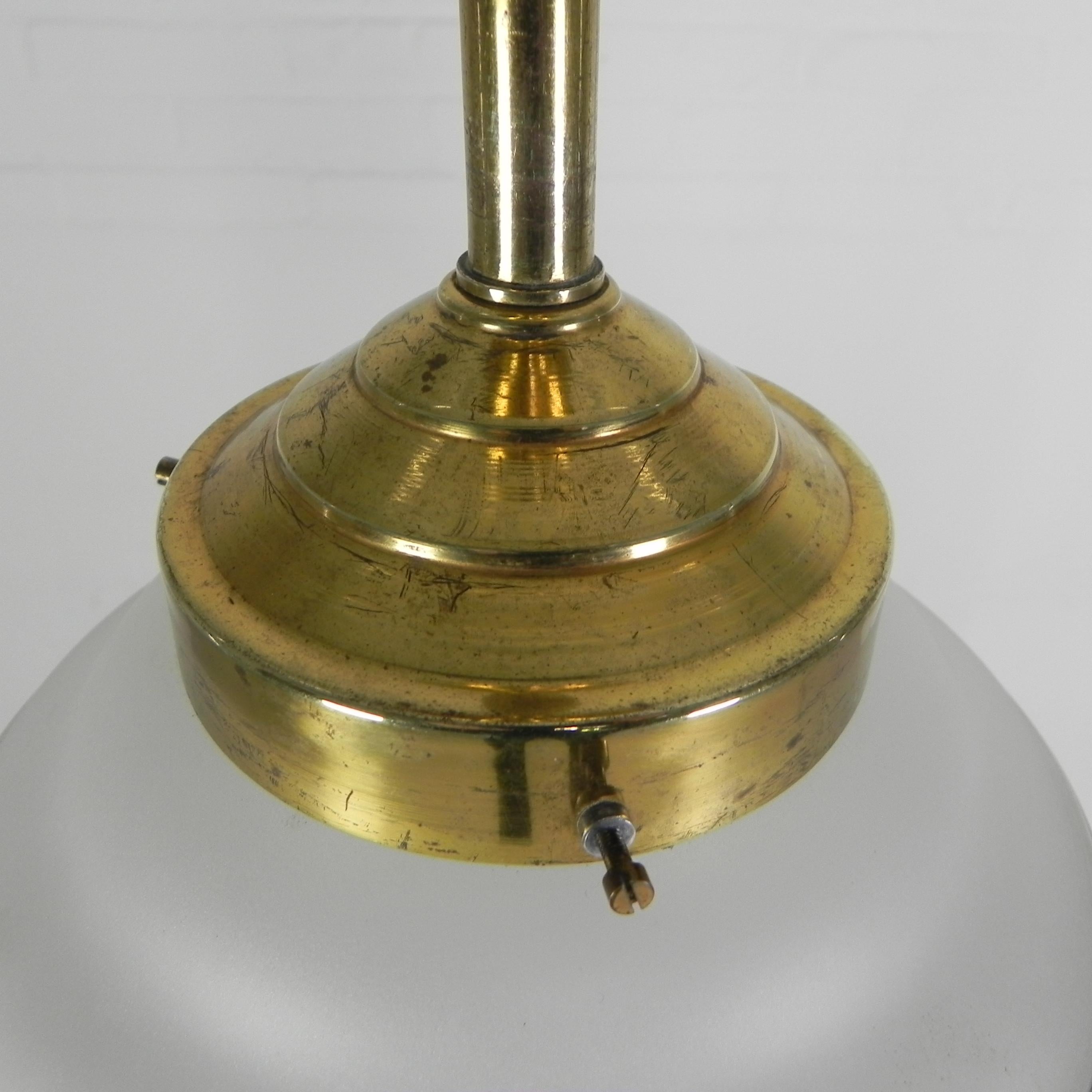 Lampe suspendue Art déco avec abat-jour en verre, années 1930 en vente 1