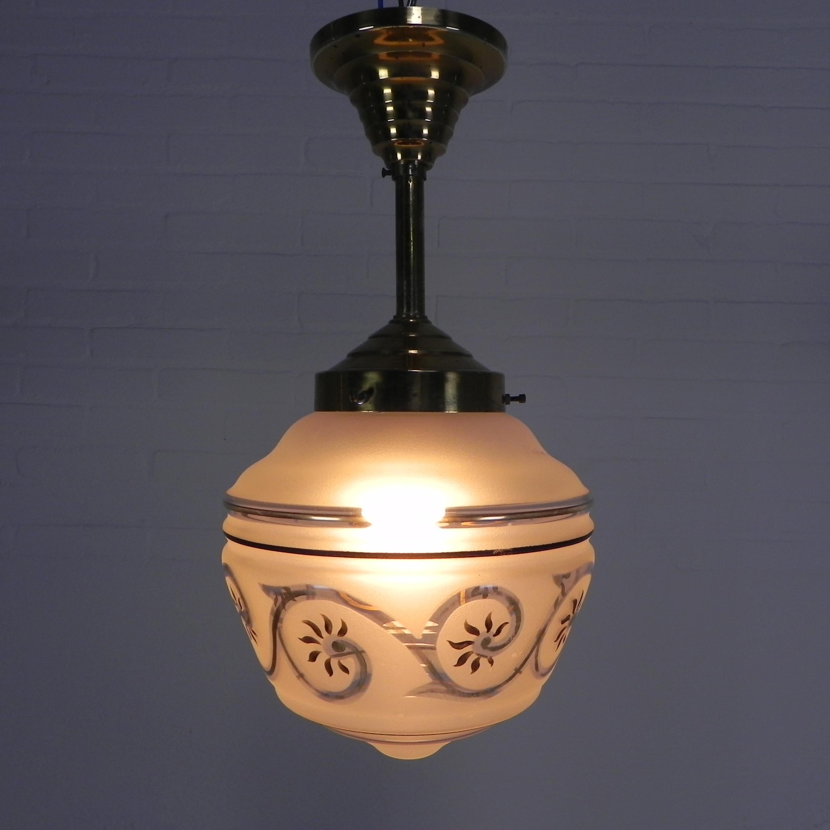 Lampe suspendue Art déco avec abat-jour en verre, années 1930 en vente 3