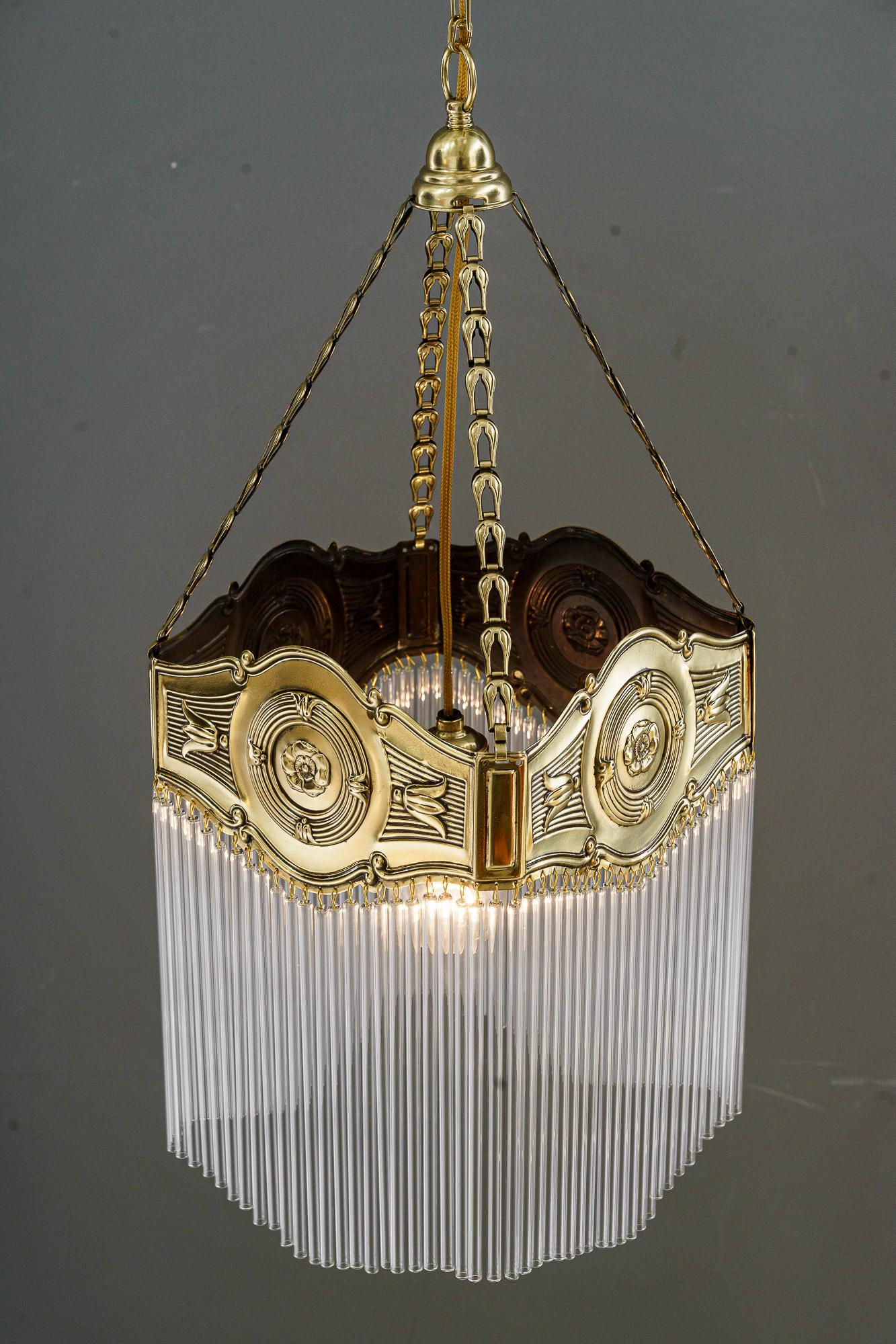 Lampada a sospensione Art Deco con bacchette in vetro di Vienna, anni '20 circa in vendita 1