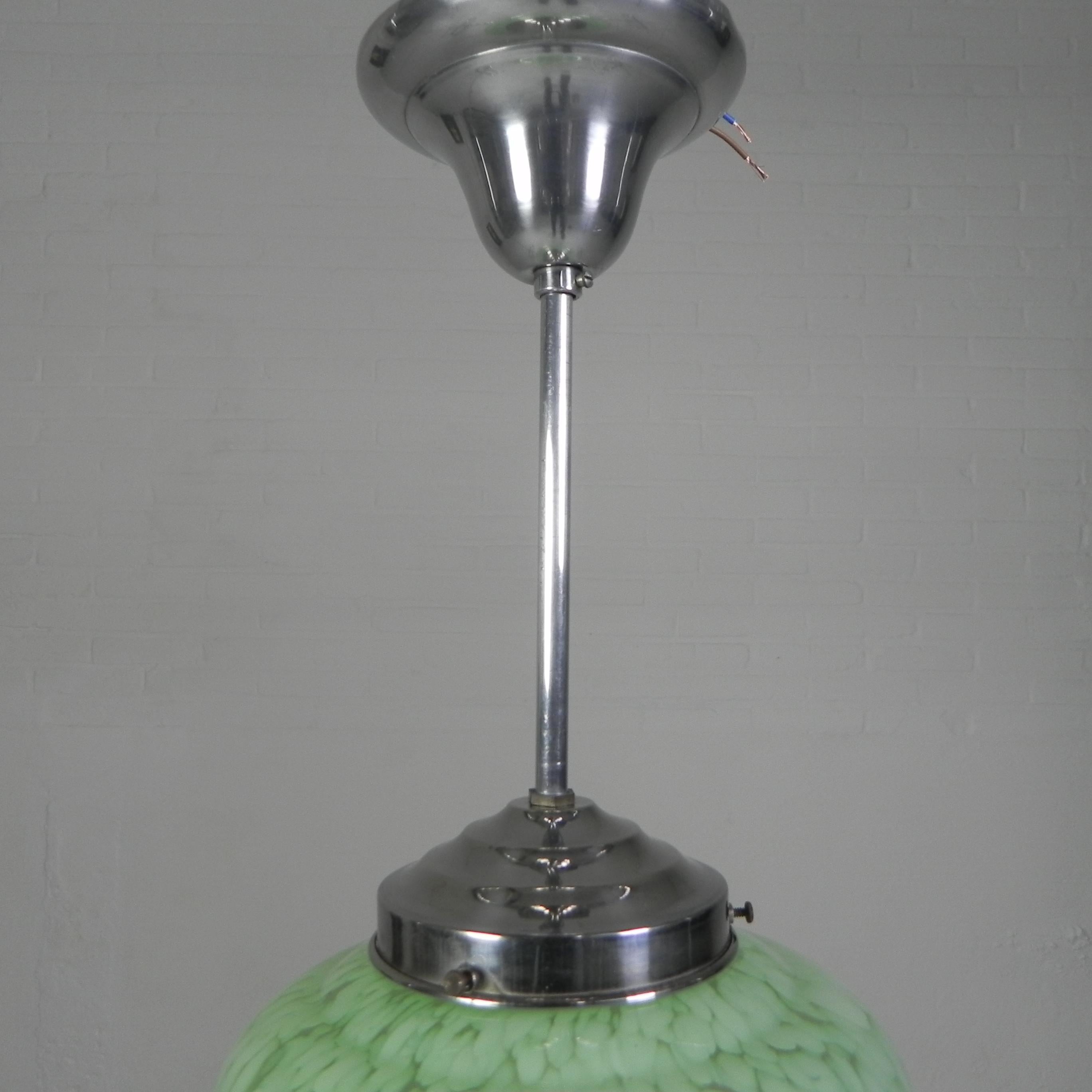 Art Deco hanging lamp with green cloudy glass shade, 1930s In Good Condition For Sale In EINDHOVEN, NL