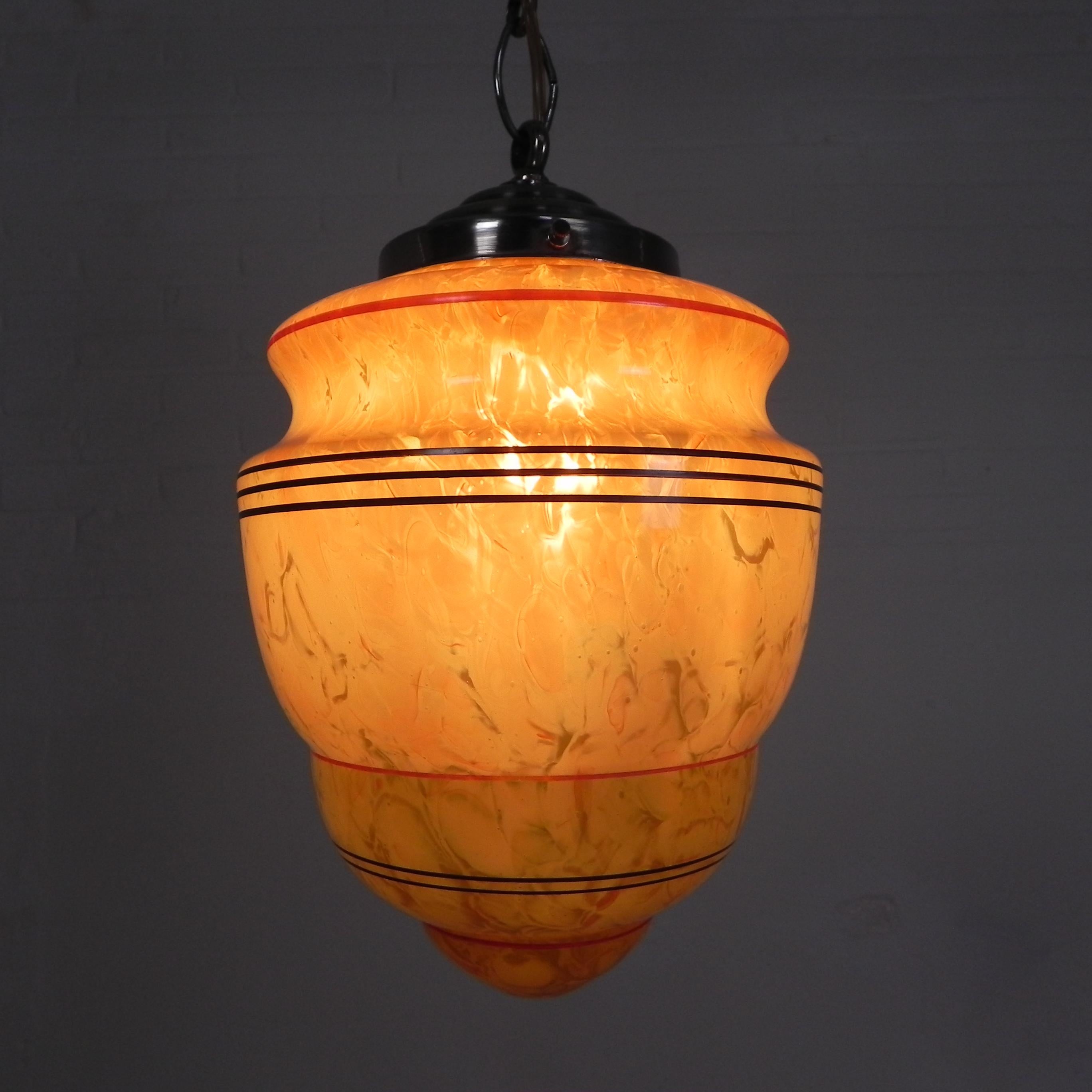 Lampe suspendue Art déco avec abat-jour en verre marbré en vente 8