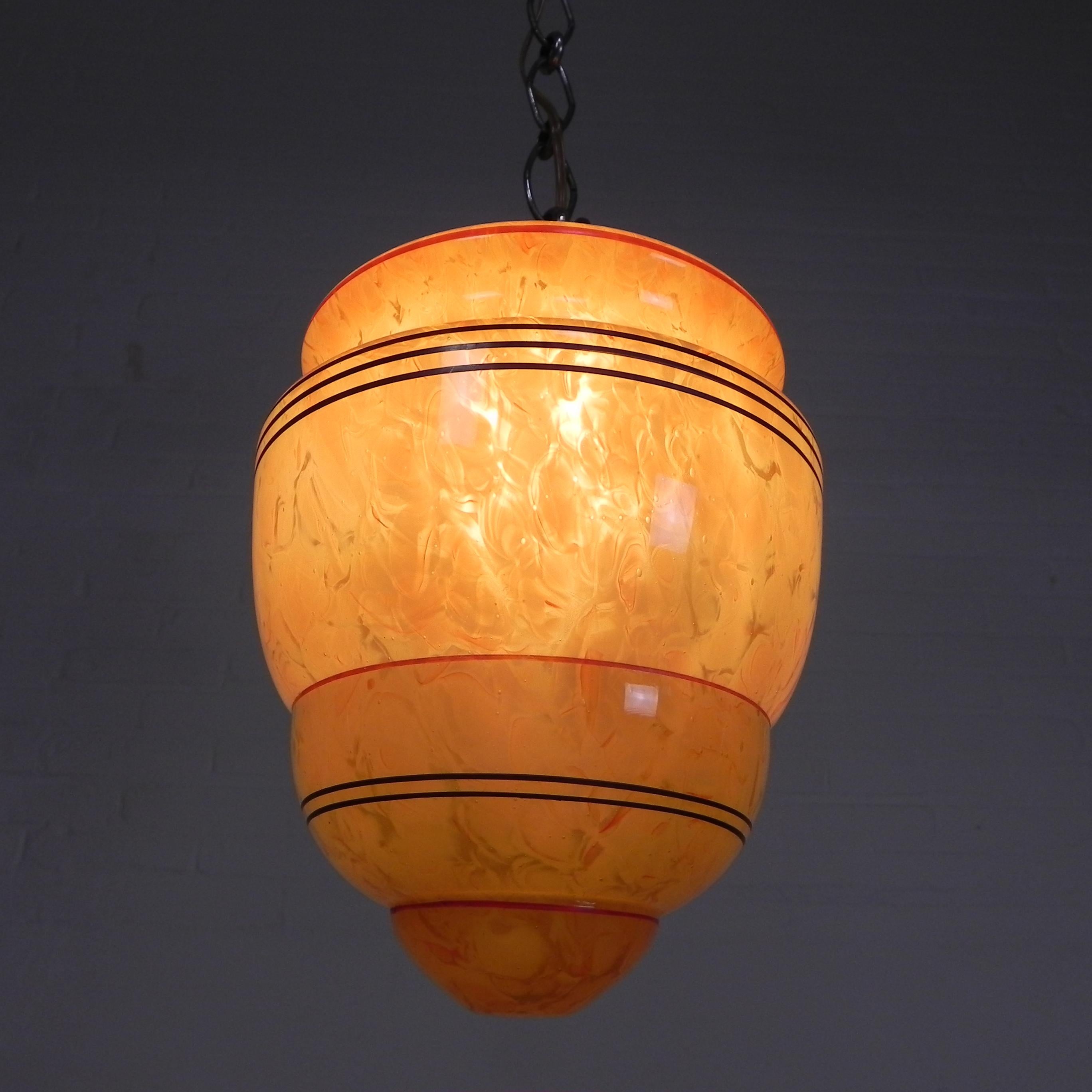 Lampe suspendue Art déco avec abat-jour en verre marbré en vente 10