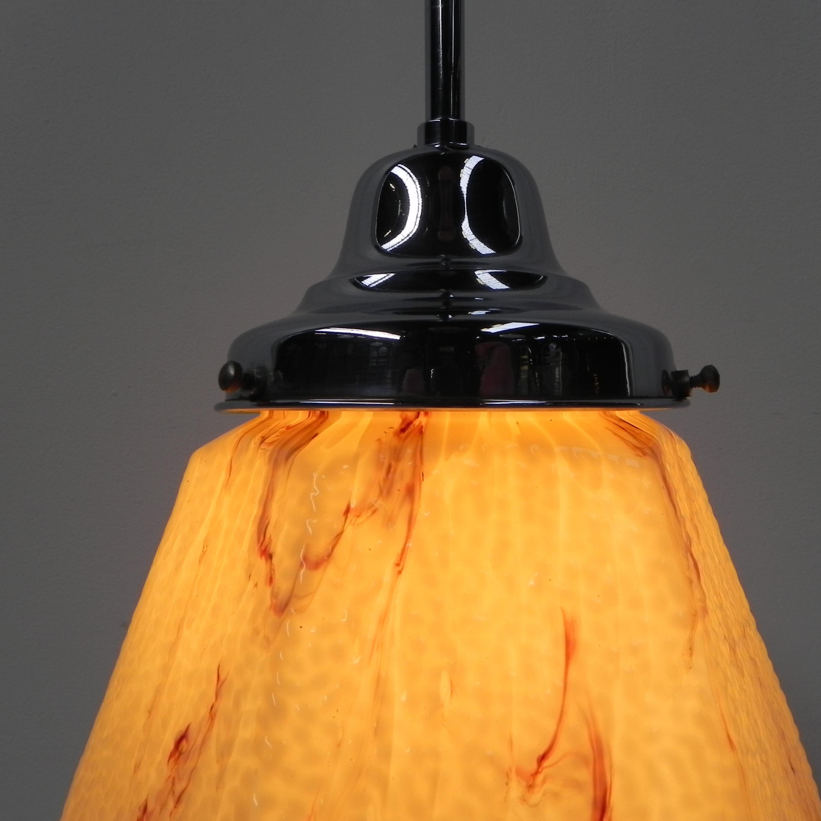 Lampe suspendue Art déco avec abat-jour hexagonal marbré en vente 11