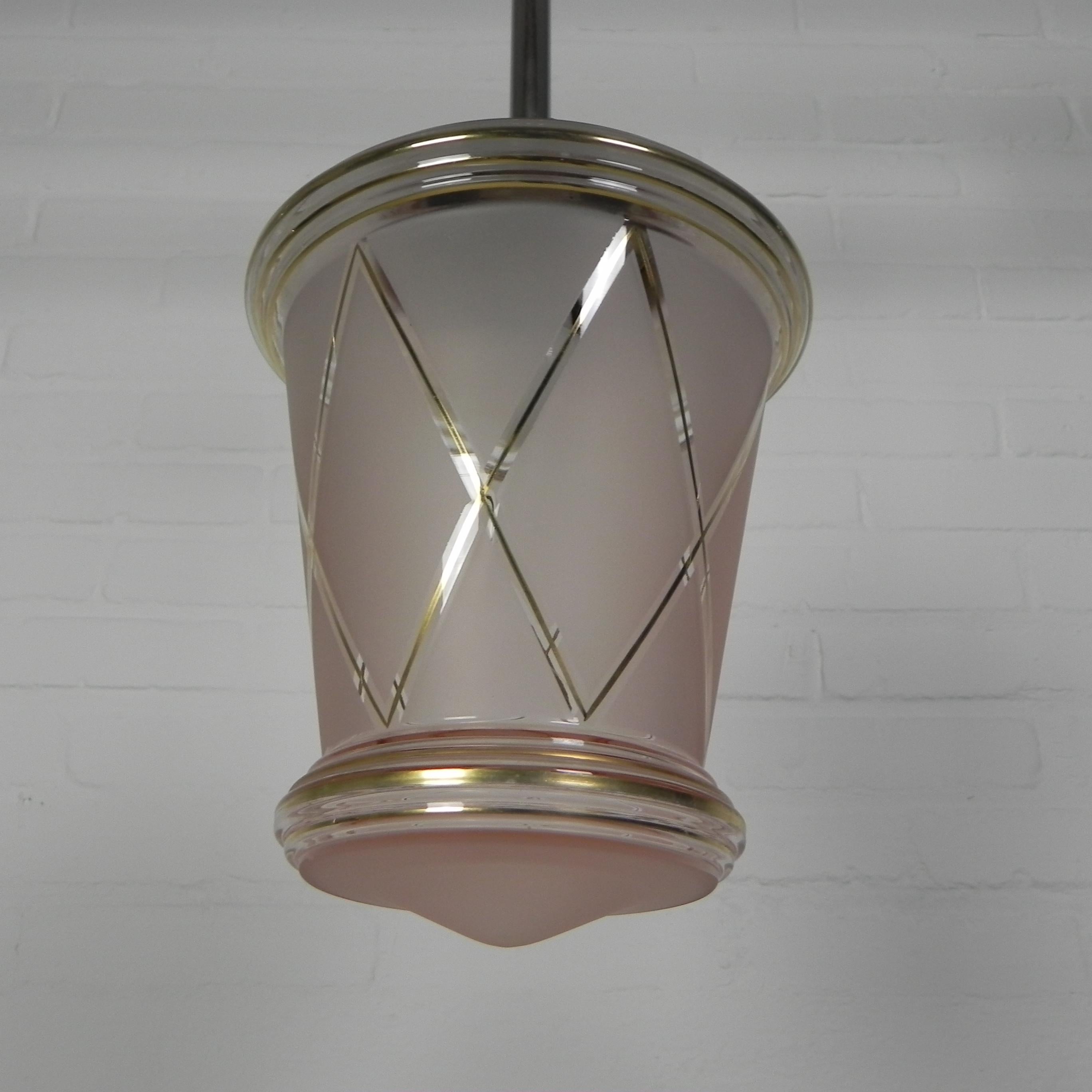 Art Deco hanging lamp with pink glass shade, 1930s In Good Condition For Sale In EINDHOVEN, NL