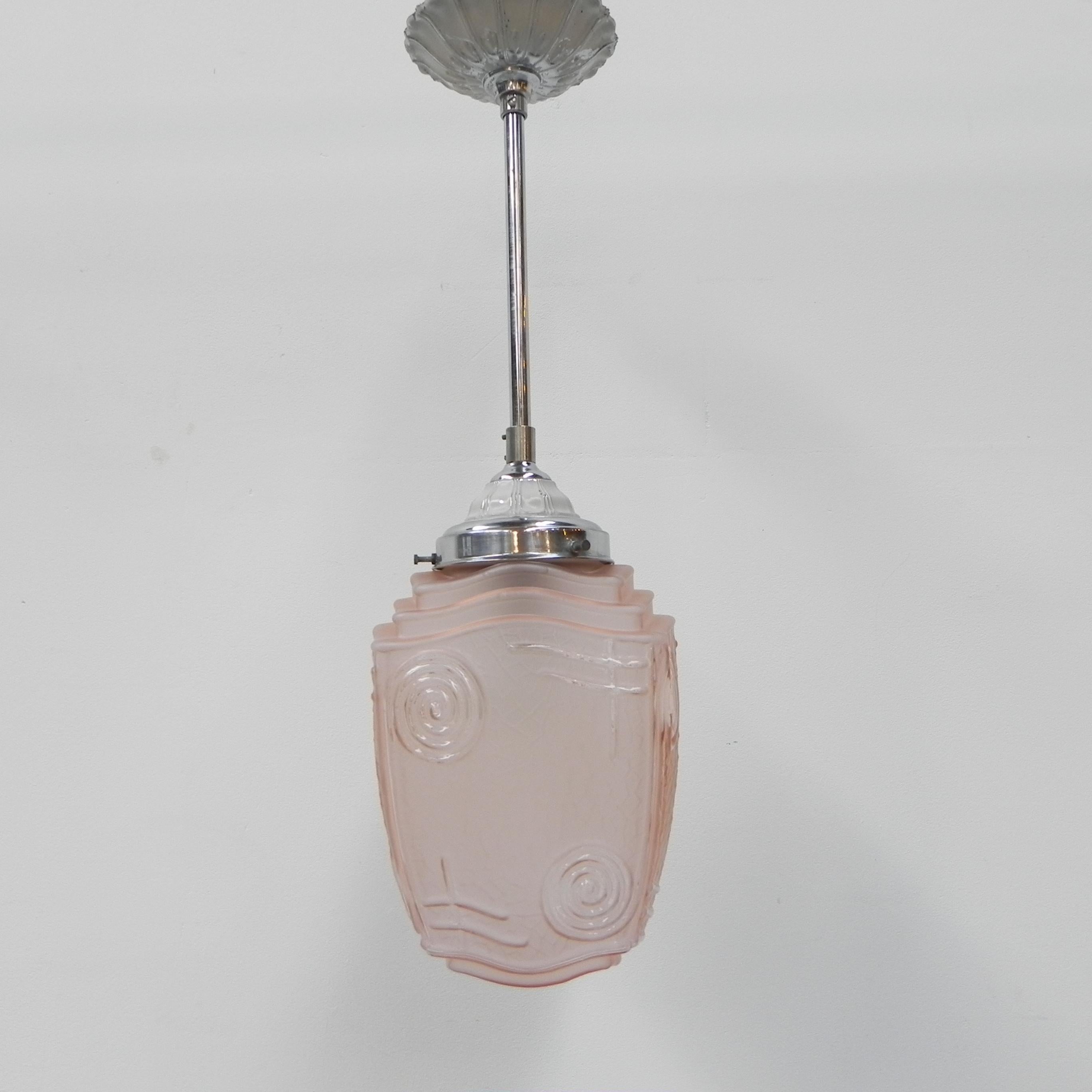 Art Deco hanging lamp with pink glass shade In Good Condition For Sale In EINDHOVEN, NL
