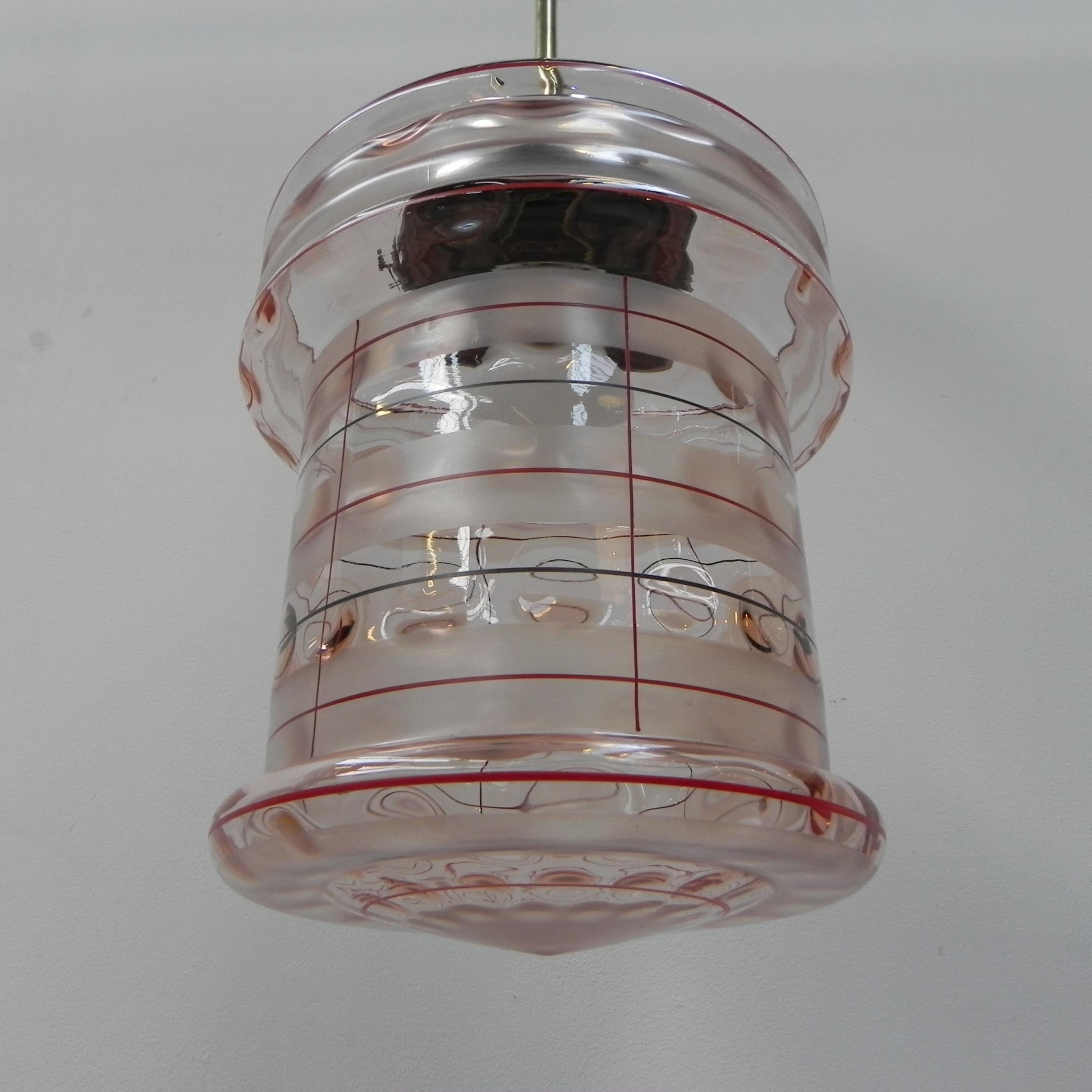 Milieu du XXe siècle Lampe suspendue Art déco avec abat-jour en verre rose en vente