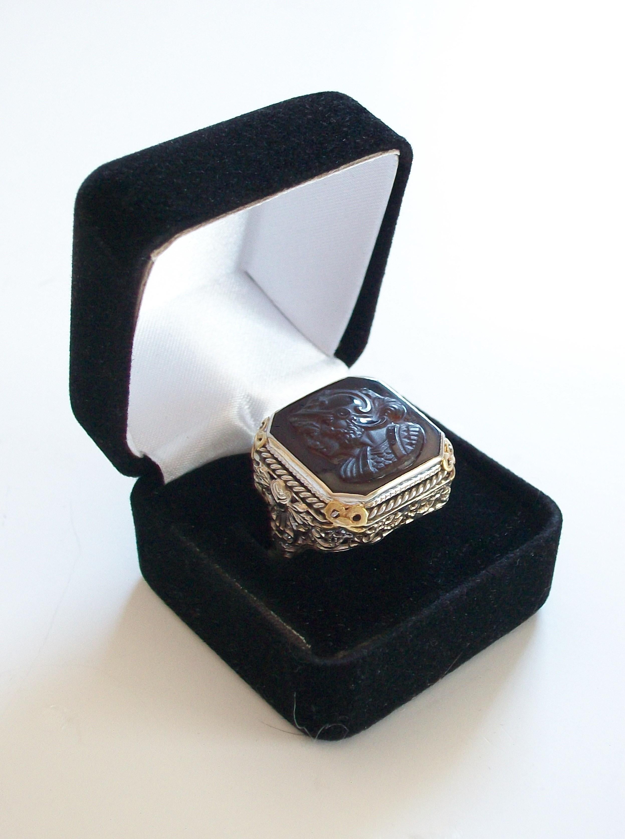 Art Deco Hardstone Cameo & 14K White Gold Filigree Ring - U.S. - Circa 1930's For Sale 8