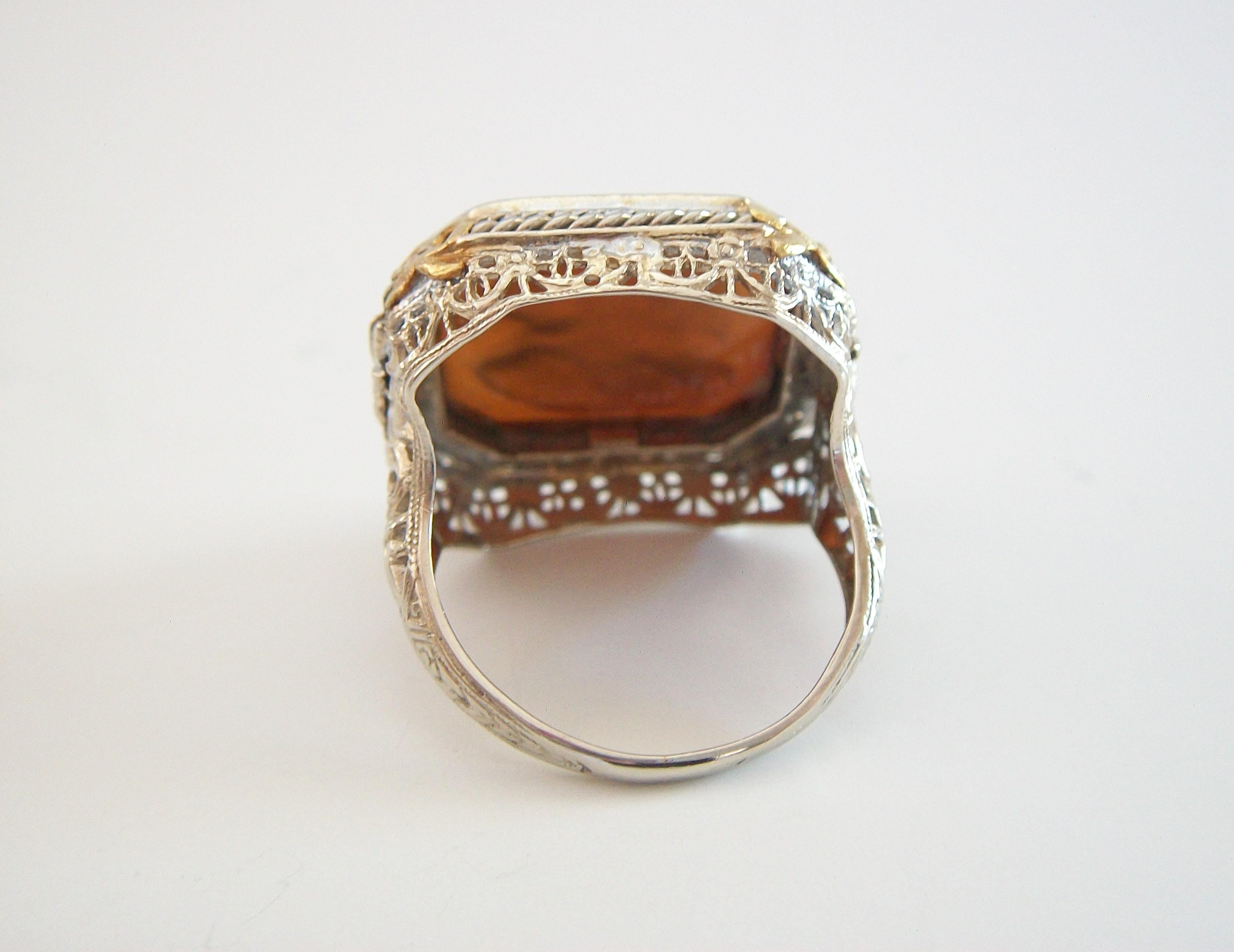 Art Deco Hardstone Cameo & 14K White Gold Filigree Ring - U.S. - Circa 1930's For Sale 2
