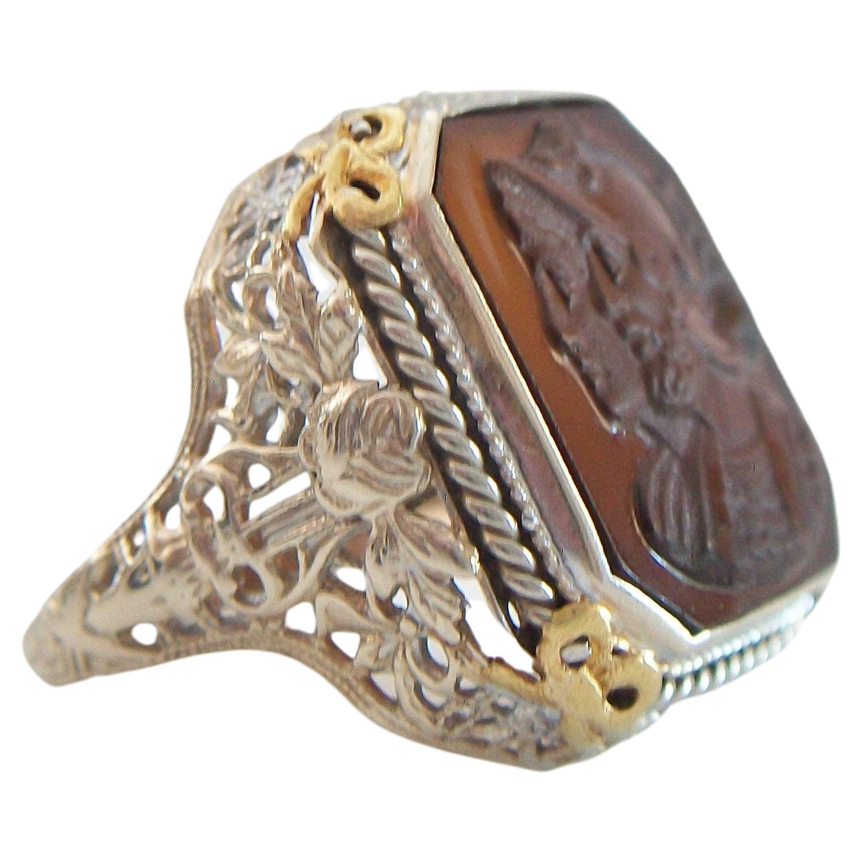 Art Deco Hardstone Cameo & 14K White Gold Filigree Ring - U.S. - Circa 1930's For Sale