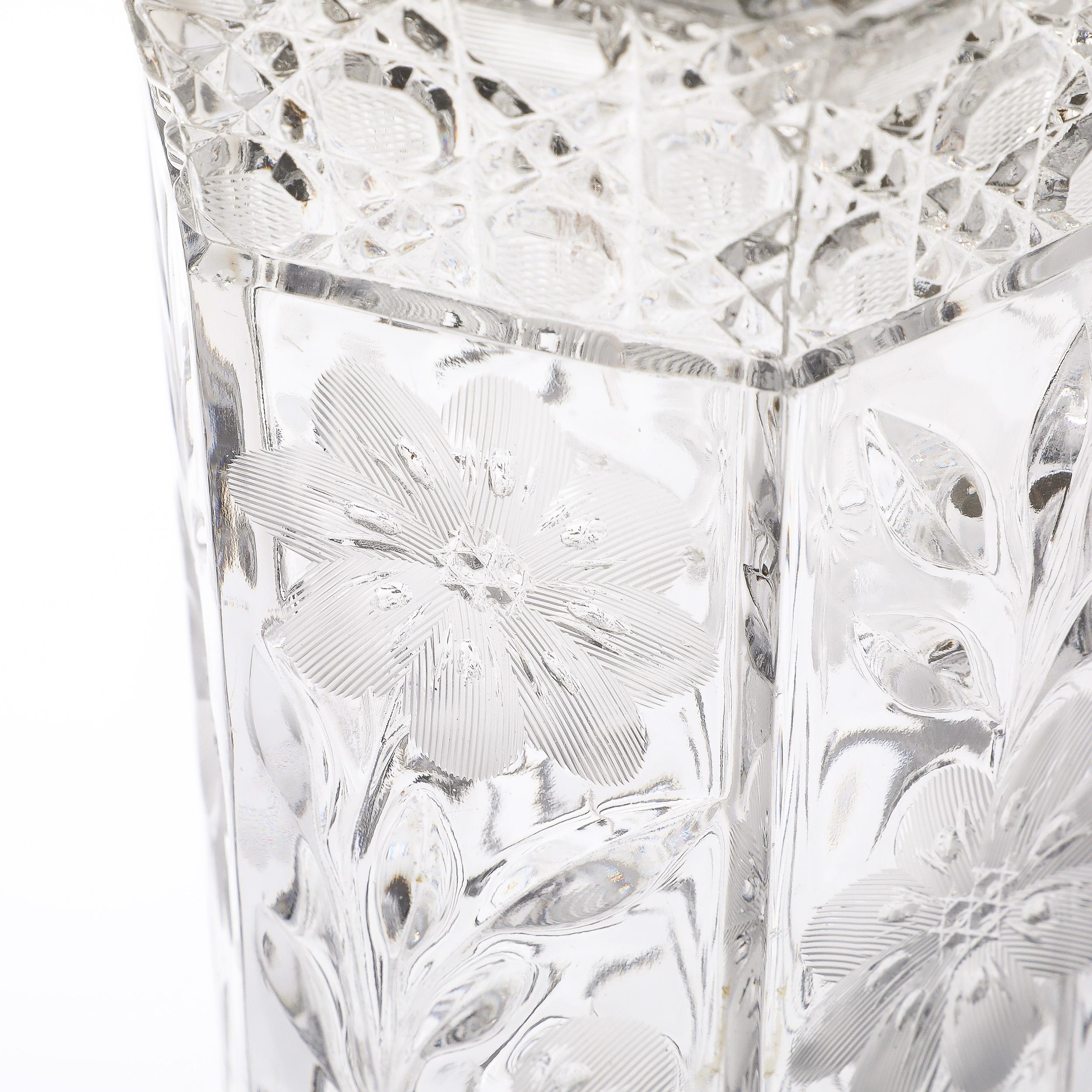 Achteckige Art-Déco-Vase aus geschliffenem Kristall mit floralem und geometrischem Detail, Harvard-Muster, Art déco im Angebot 7