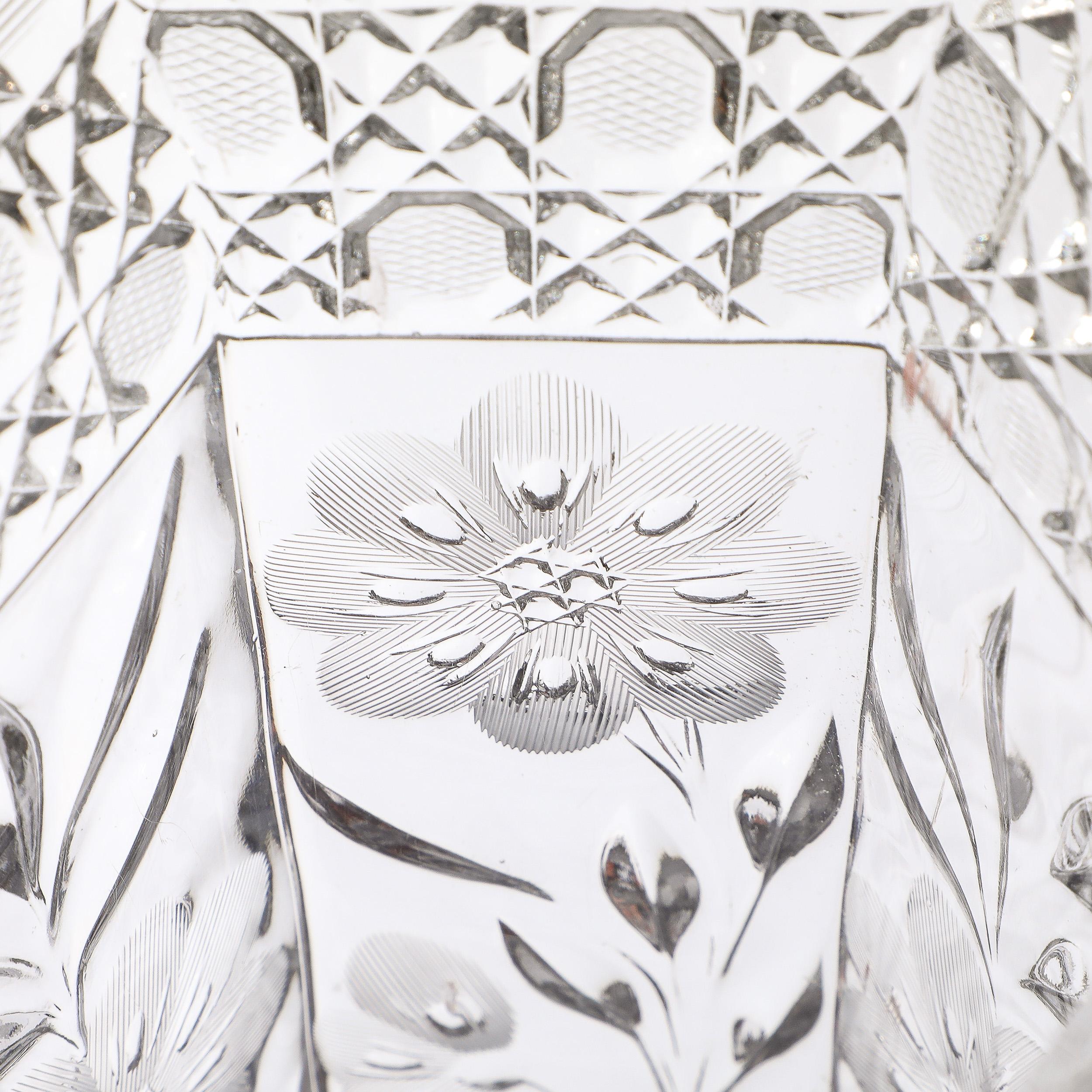 Achteckige Art-Déco-Vase aus geschliffenem Kristall mit floralem und geometrischem Detail, Harvard-Muster, Art déco im Angebot 12