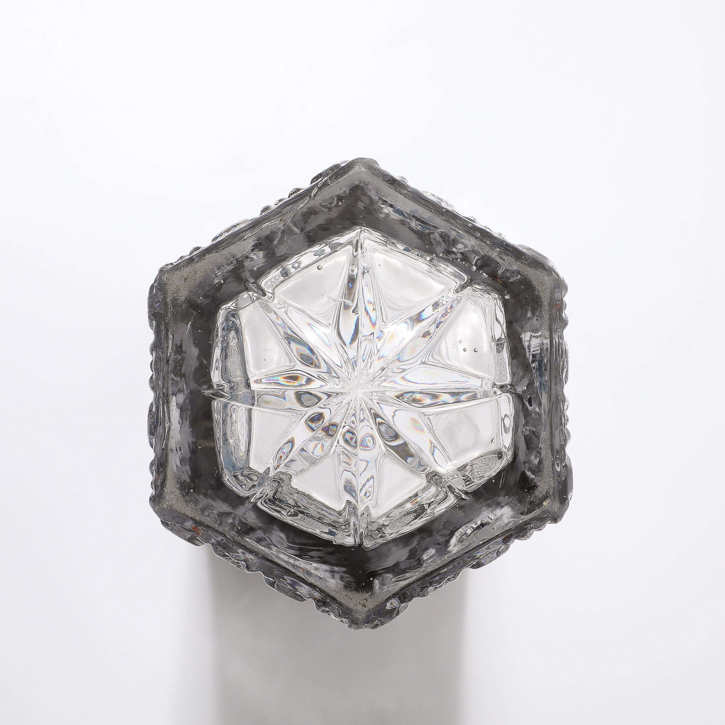 Achteckige Art-Déco-Vase aus geschliffenem Kristall mit floralem und geometrischem Detail, Harvard-Muster, Art déco im Angebot 13