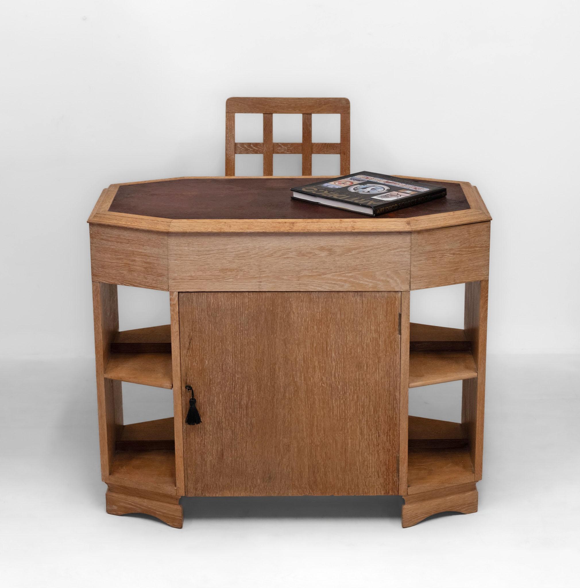 Anglais Art Deco Heals Limed Oak Octagonal Writing Desk Double Sided Bookcase 1930 en vente