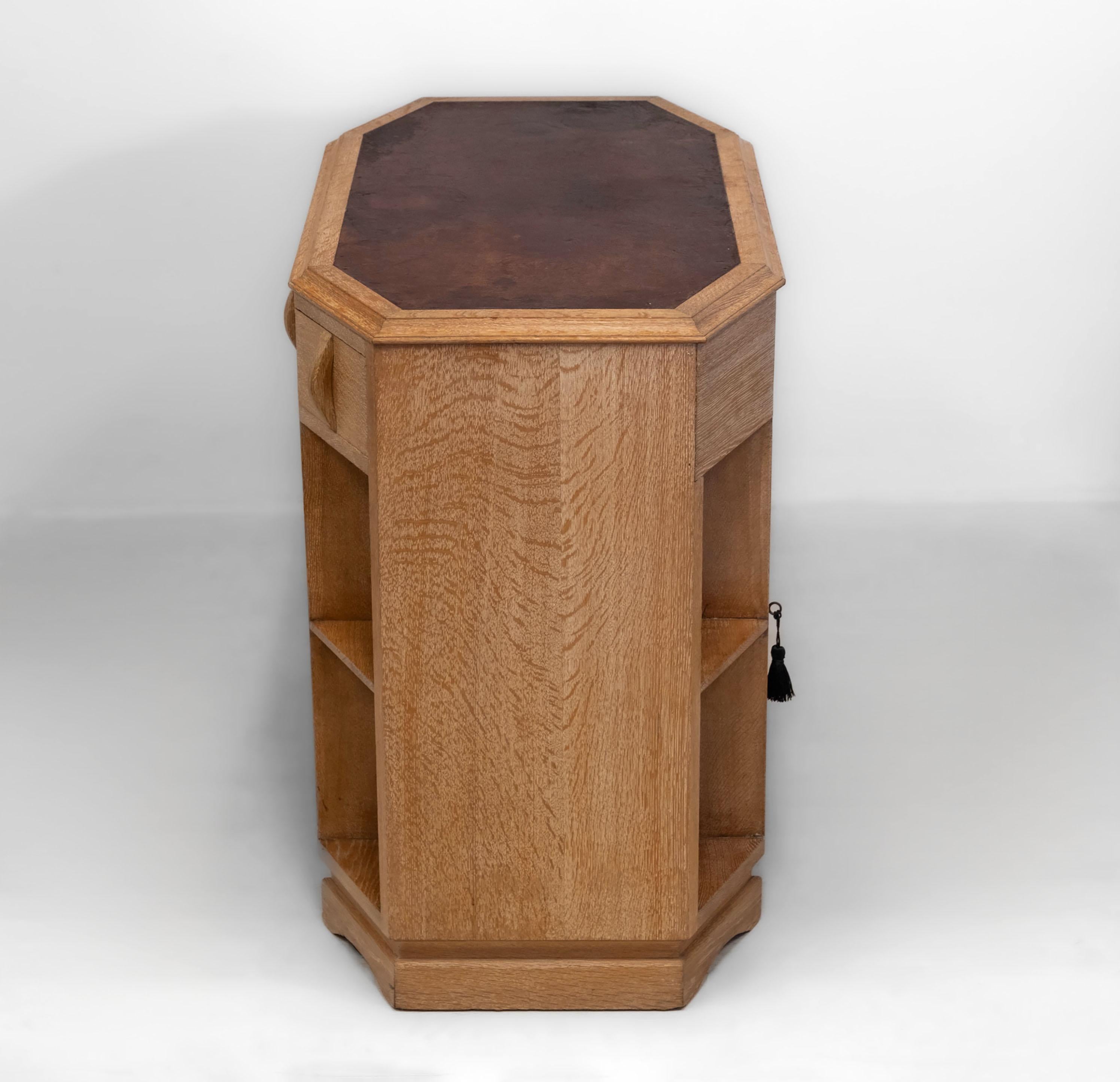 Art Deco Heals Limed Oak Octagonal Writing Desk Double Sided Bookcase 1930 Bon état - En vente à Norwich, GB