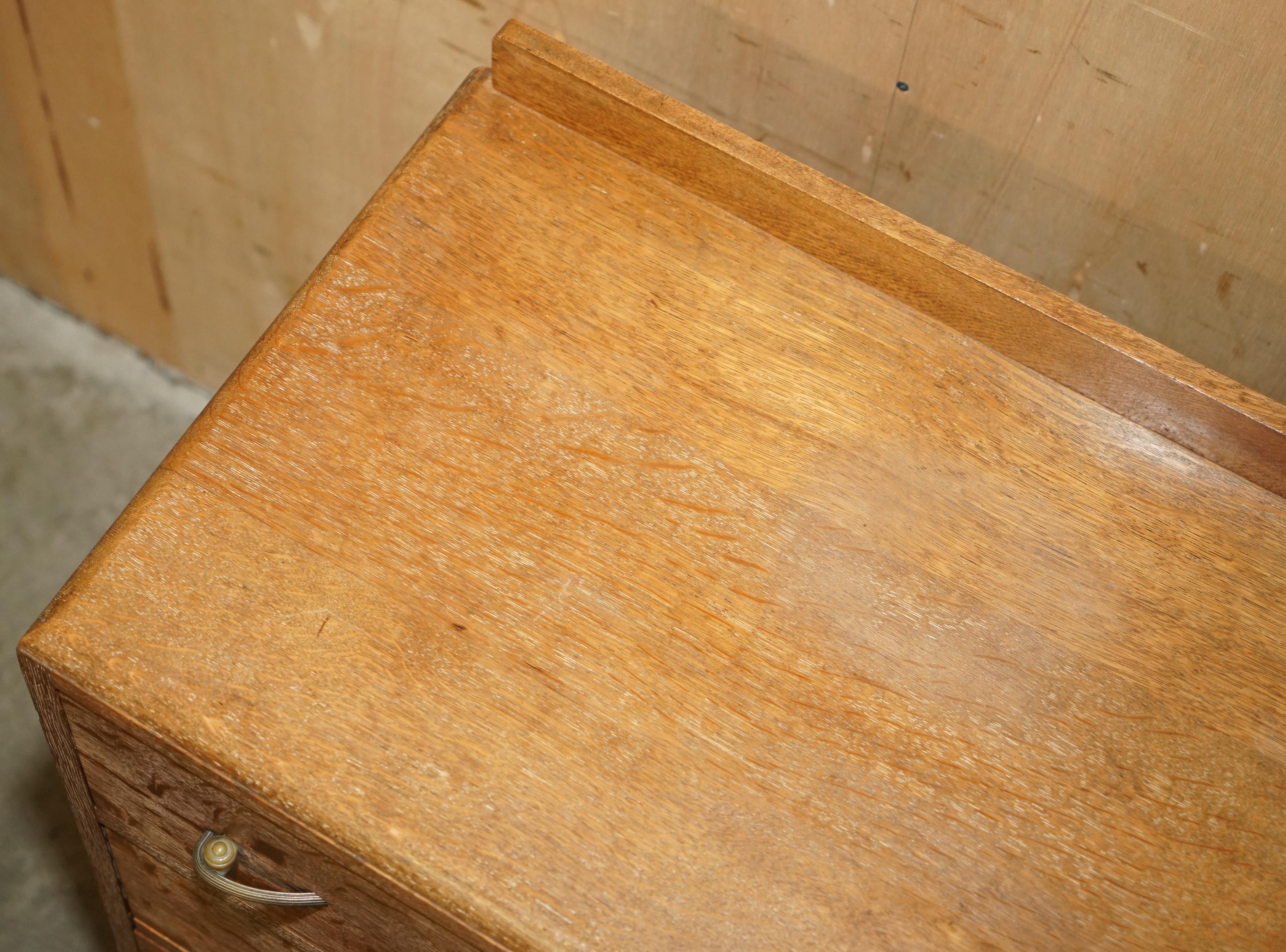 ART DECO HEALS LONDON LIMED OAK TALL CHEST OF DRAWERS OF A LARGE SUiTE im Angebot 3