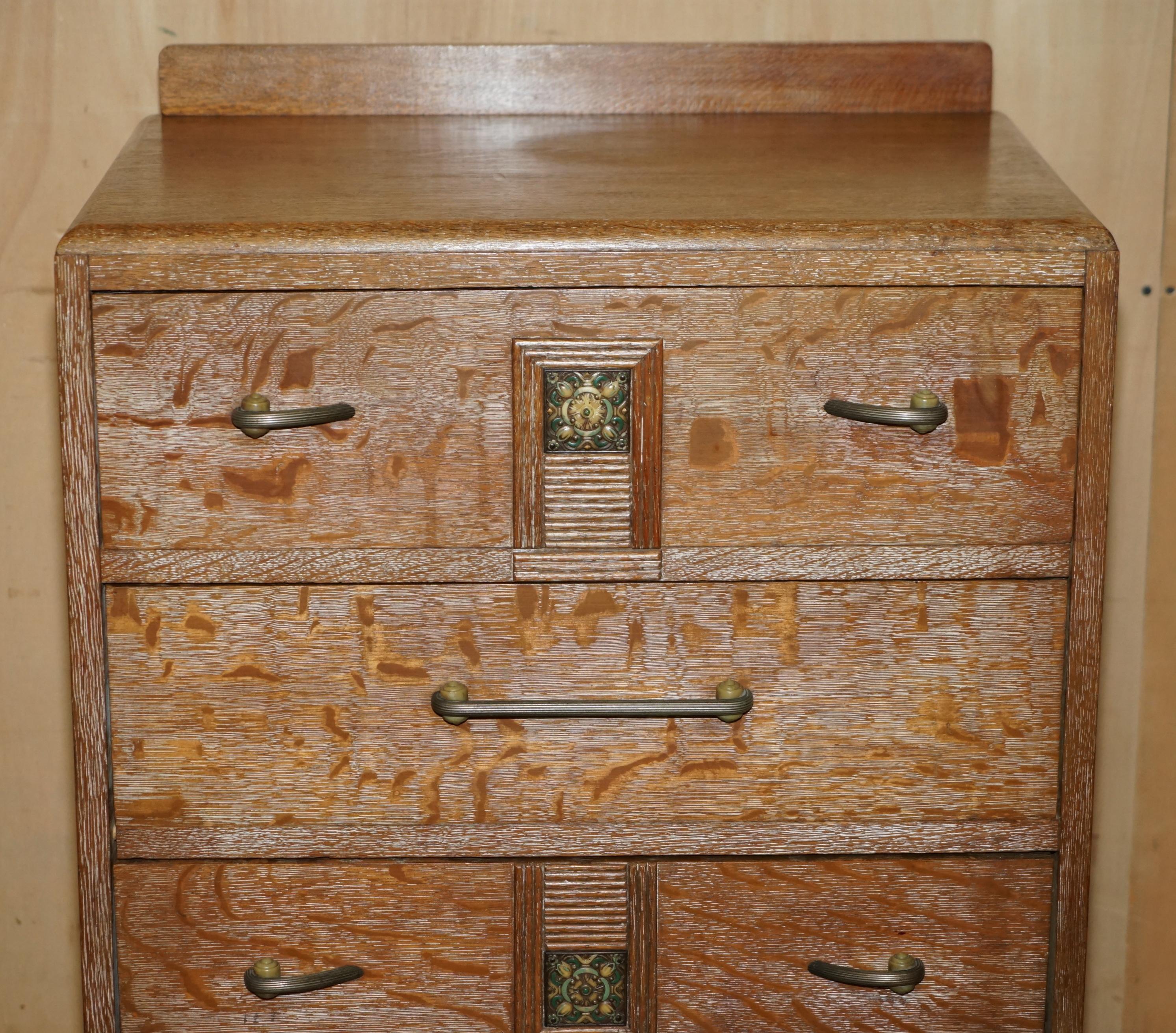 ART DECO HEALS LONDON LIMED OAK TALL CHEST OF DRAWERS OF A LARGE SUiTE (Art déco) im Angebot