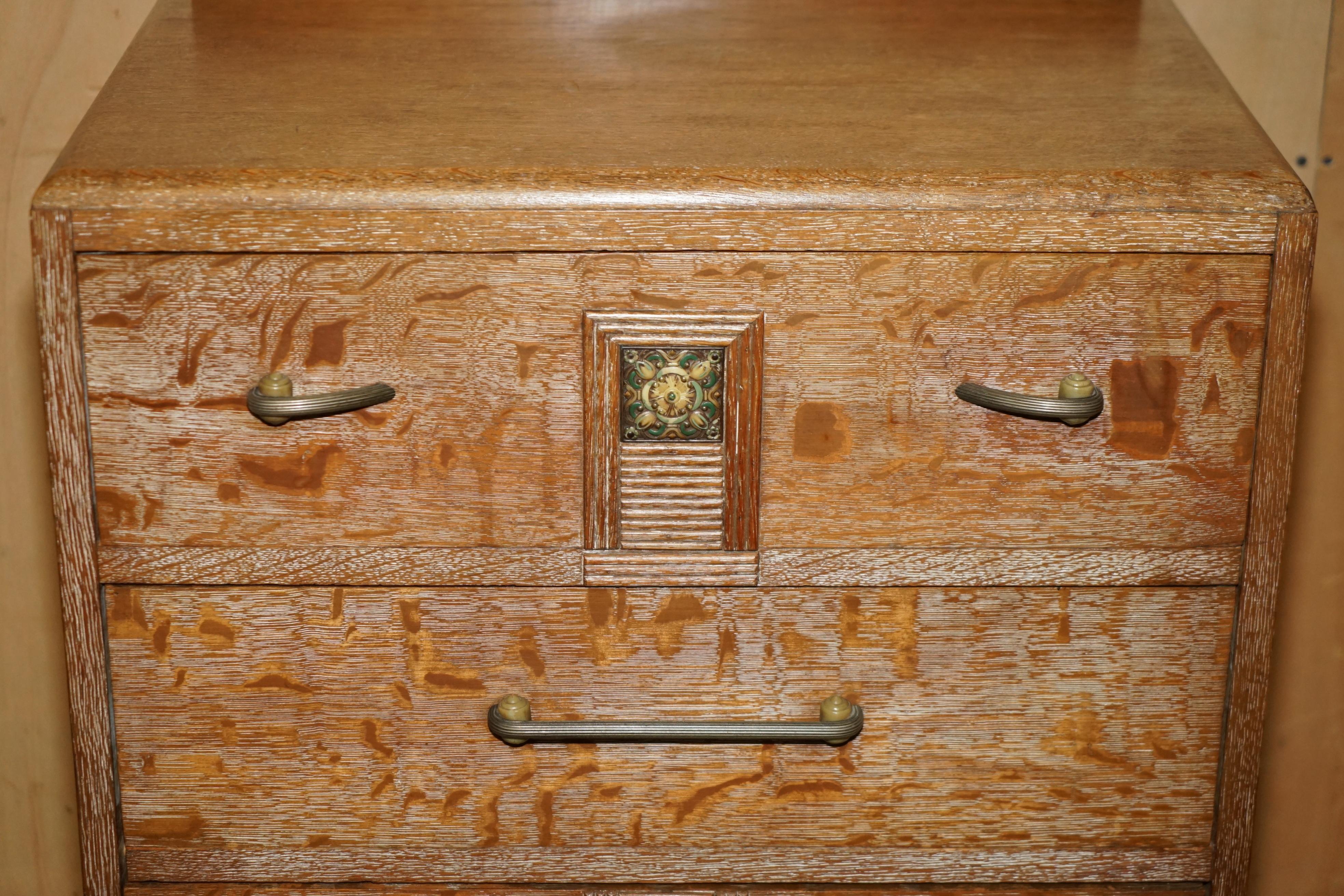 ART DECO HEALS LONDON LIMED OAK TALL CHEST OF DRAWERS OF A LARGE SUiTE im Zustand „Gut“ im Angebot in West Sussex, Pulborough