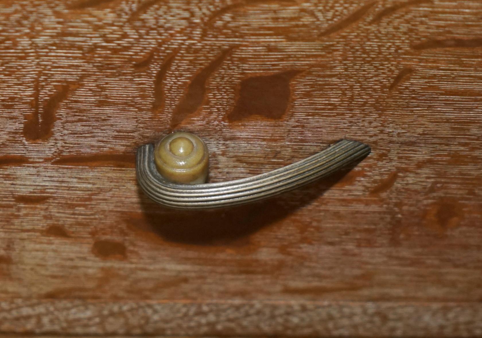 ART DECO HEALS LONDON LIMED OAK TALL CHEST OF DRAWERS OF A LARGE SUiTE im Angebot 1