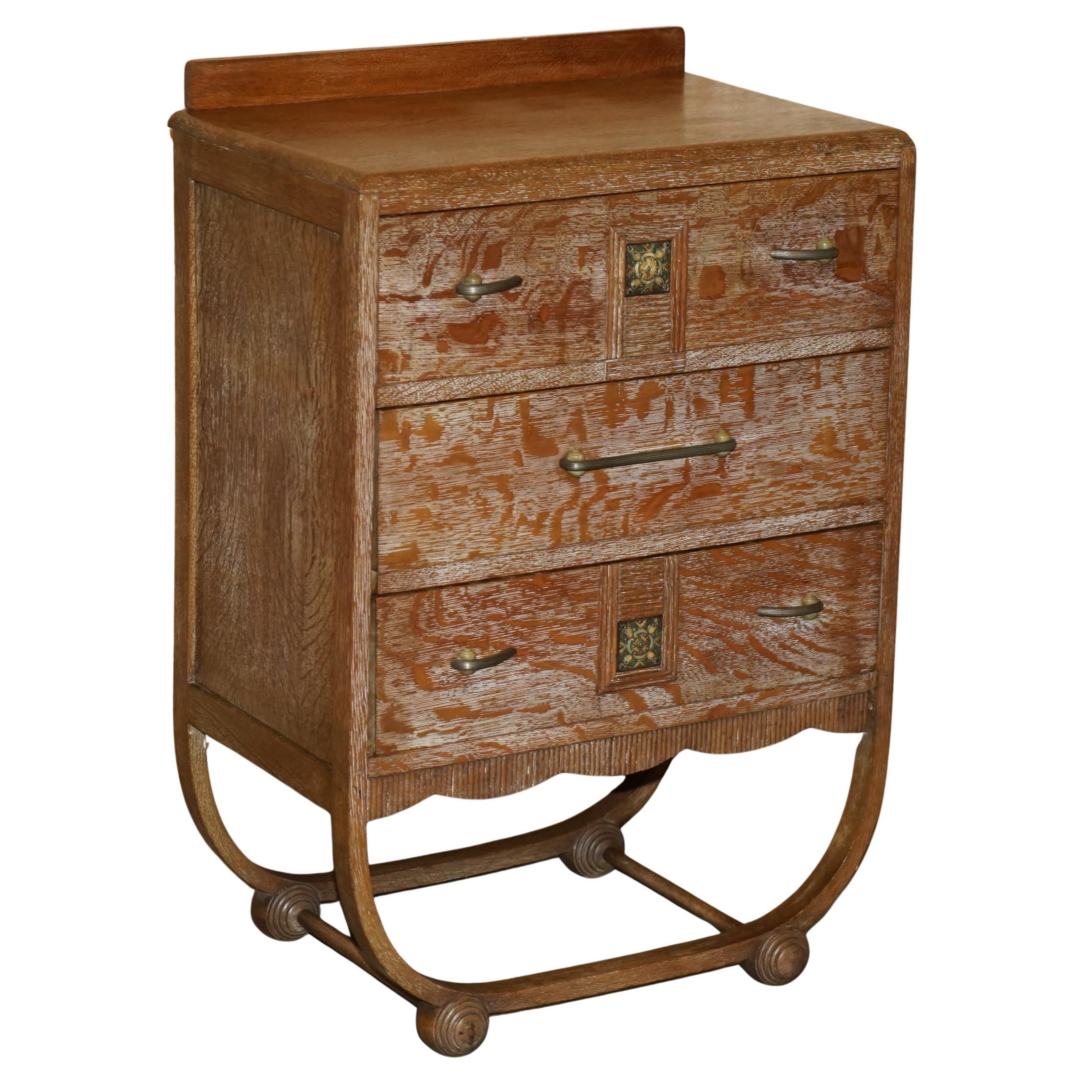 ART DECO HEALS LONDON LIMED OAK TALL CHEST OF DRAWERS OF A LARGE SUiTE im Angebot