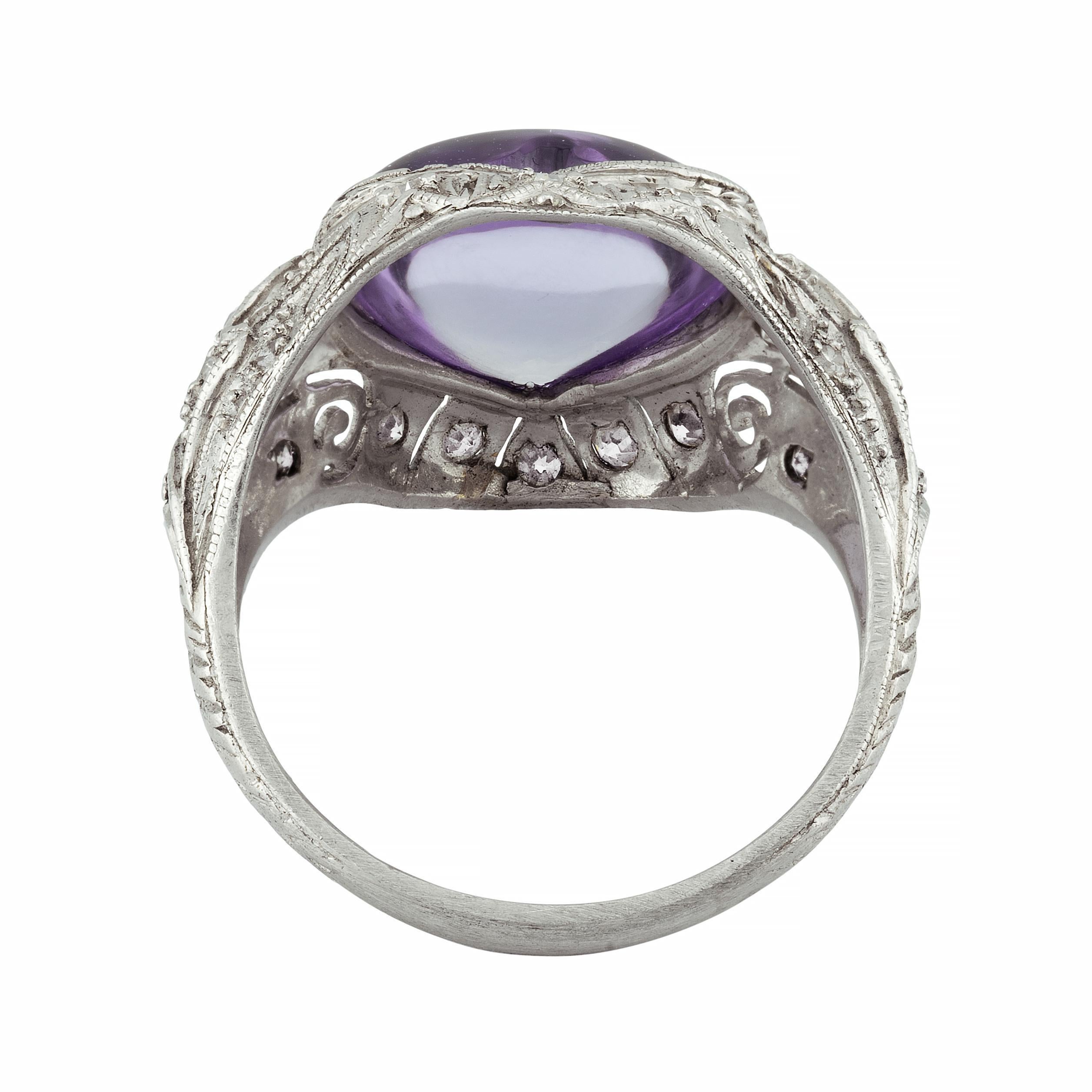 Art Deco Herzförmiger Amethyst- und Diamantring aus Platin mit Diamanten in Platin im Zustand „Gut“ im Angebot in Boston, MA