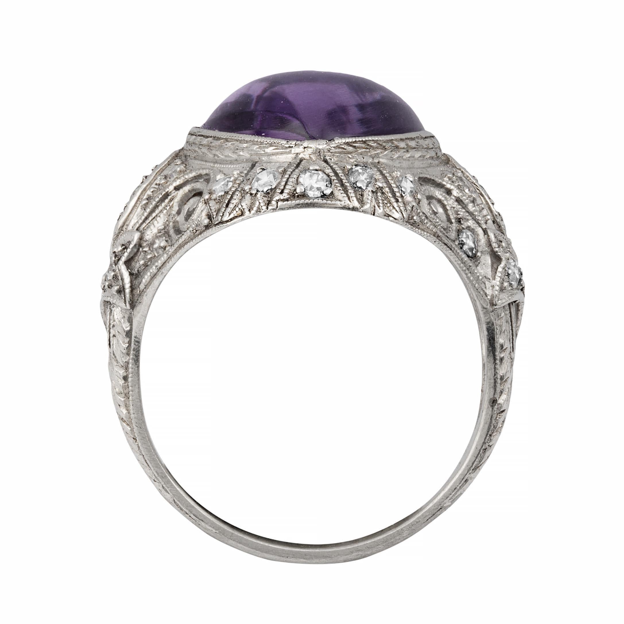 Art Deco Herzförmiger Amethyst- und Diamantring aus Platin mit Diamanten in Platin Damen im Angebot