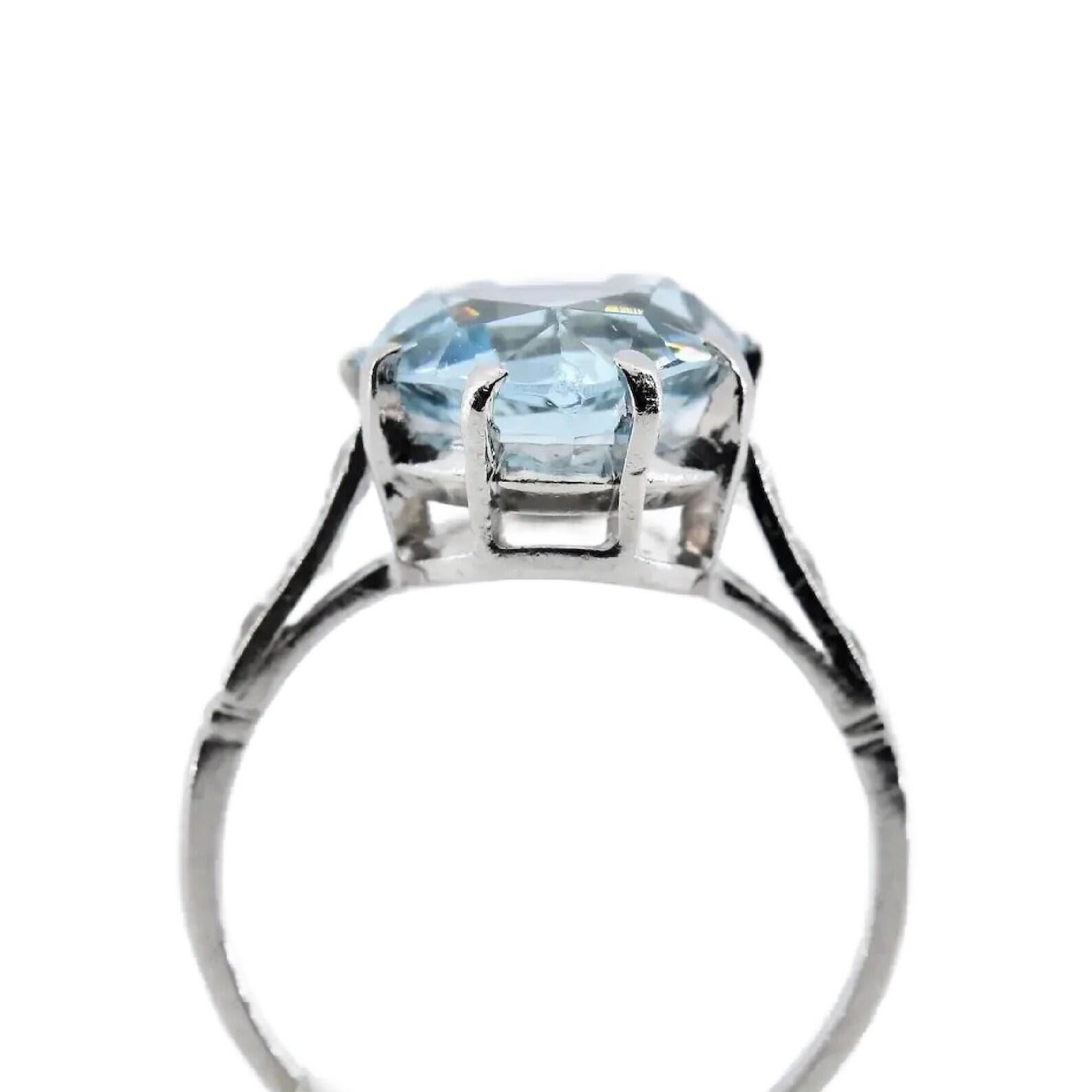 Art Deco Heart Shaped 3.28 CTW Aquamarine & Diamond Ring in Platinum In Good Condition For Sale In Boston, MA