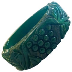 Art Deco Heavily carved emerald green bakelite hinged clamper bangle bracelet