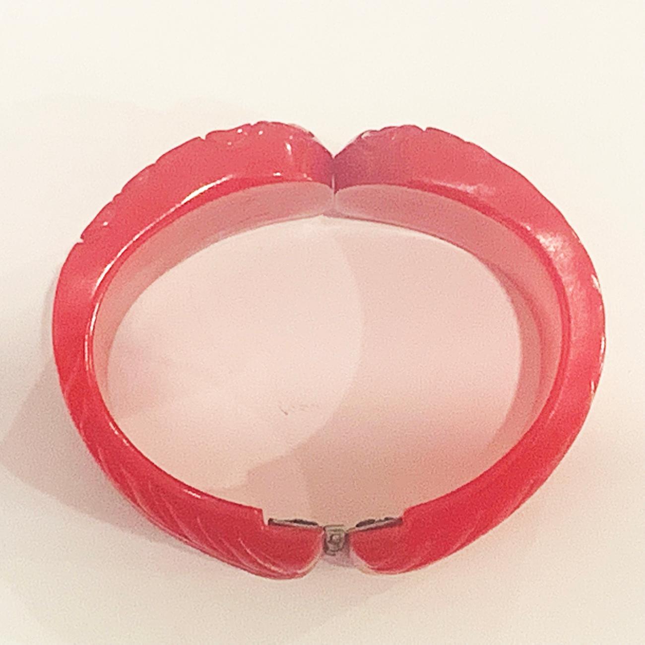Art Deco heavily carved Lipstick red clamper hinged bangle bracelet 1